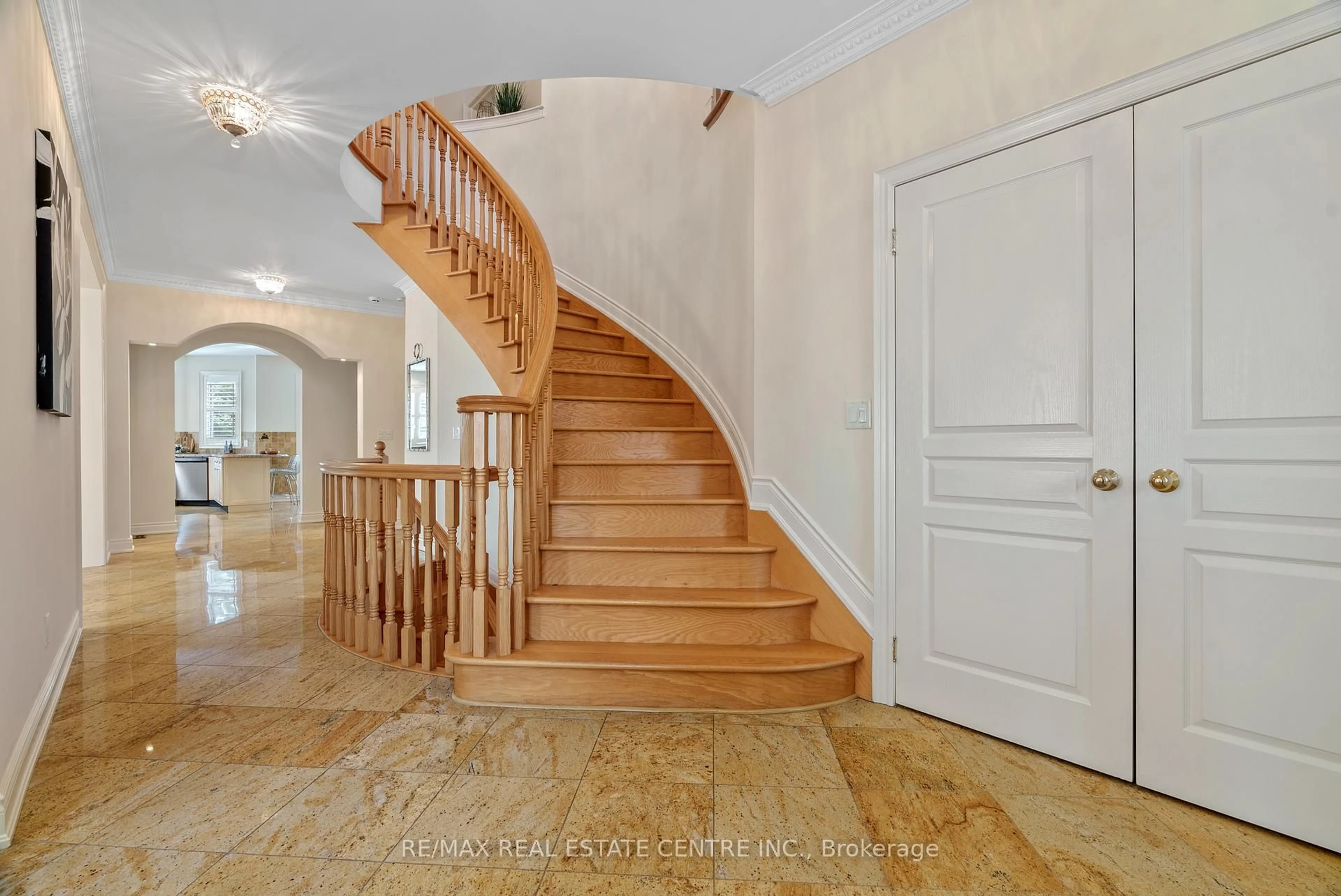 Unknown for 645 Cranleigh Crt, Mississauga Ontario L5H 4L4