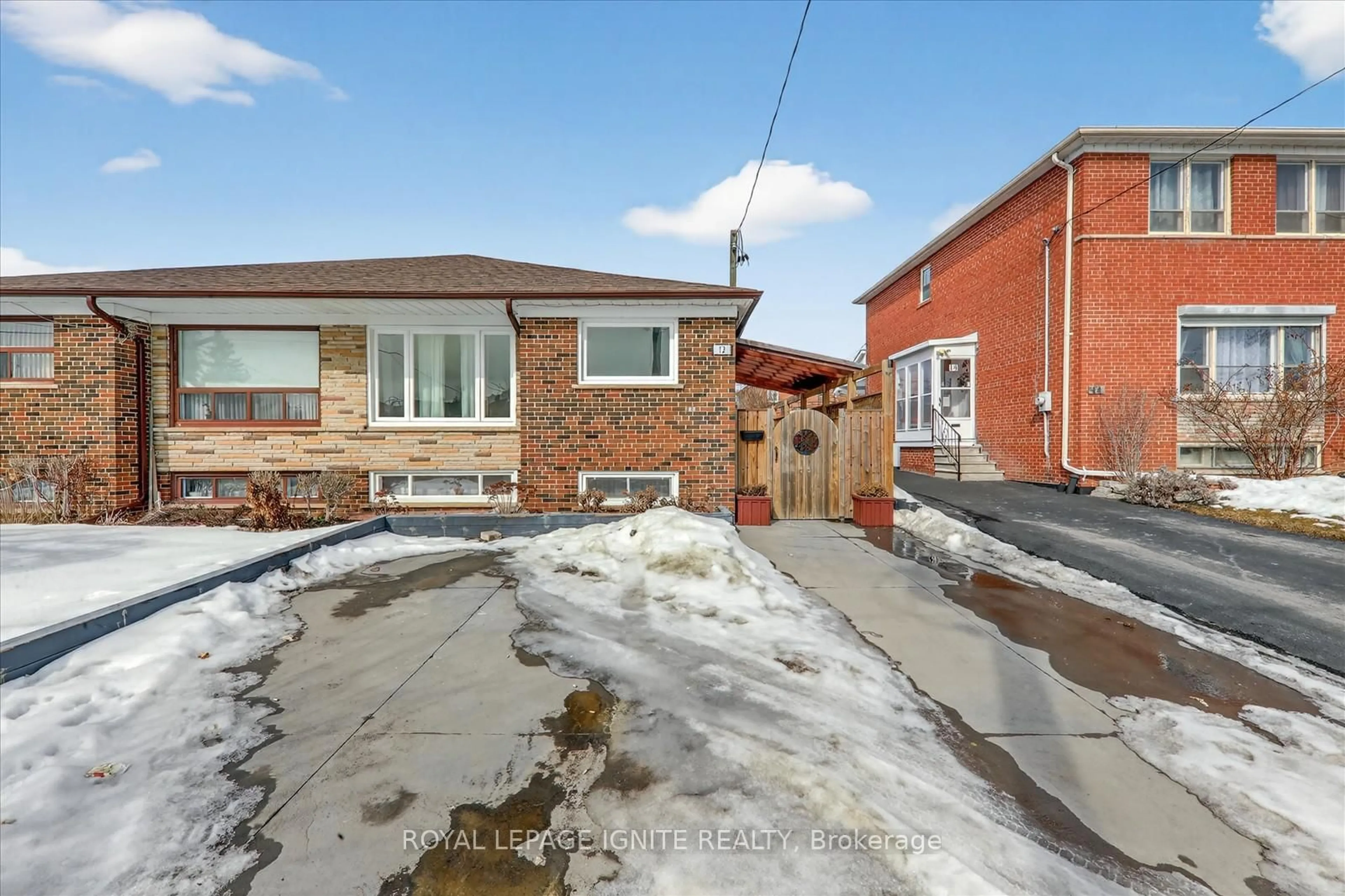 A pic from outside/outdoor area/front of a property/back of a property/a pic from drone, street for 12 Kanarick Cres, Toronto Ontario M3L 1P4