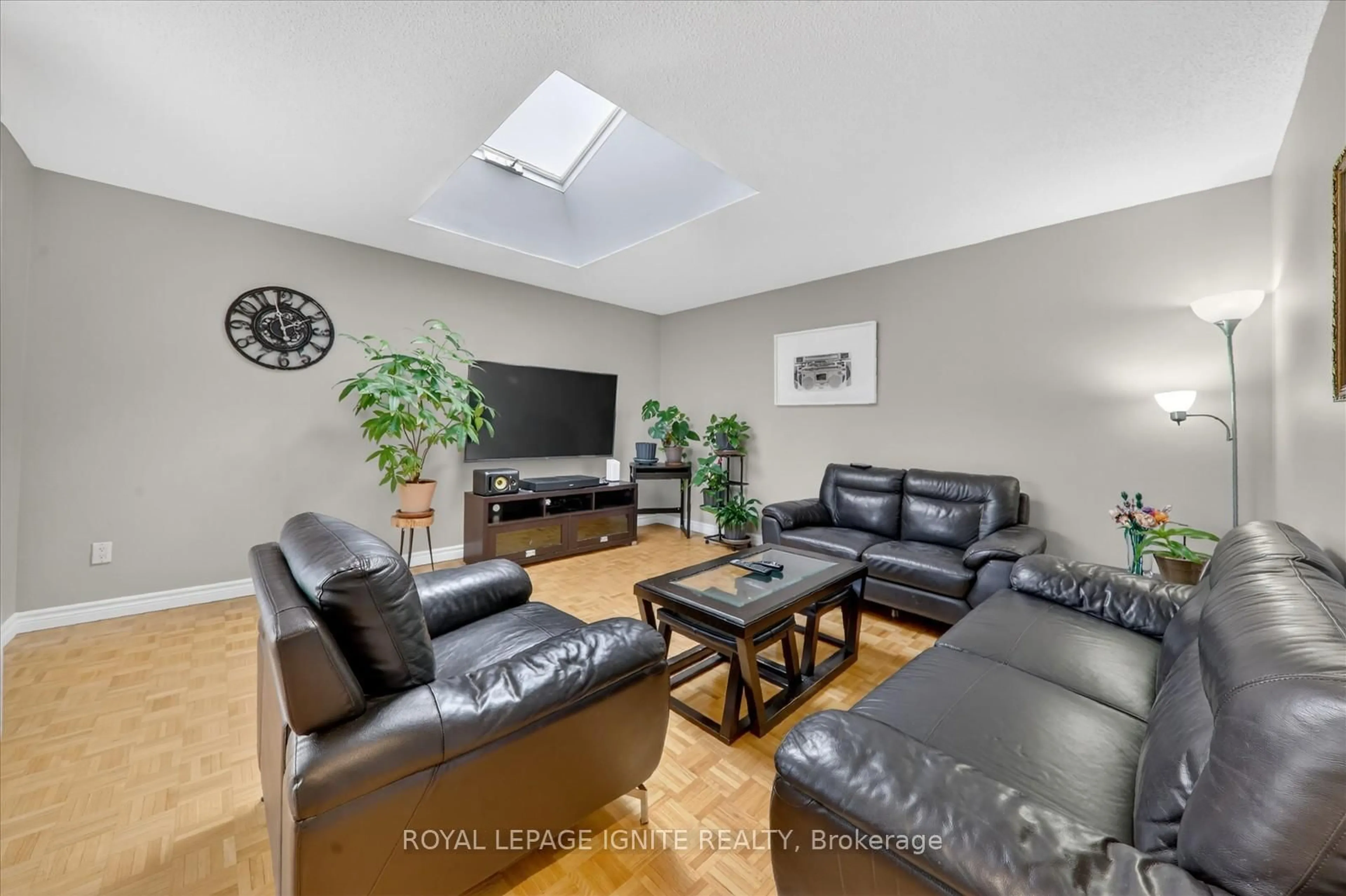Living room with furniture, unknown for 136 Chipmunk Cres, Brampton Ontario L6R 1B7