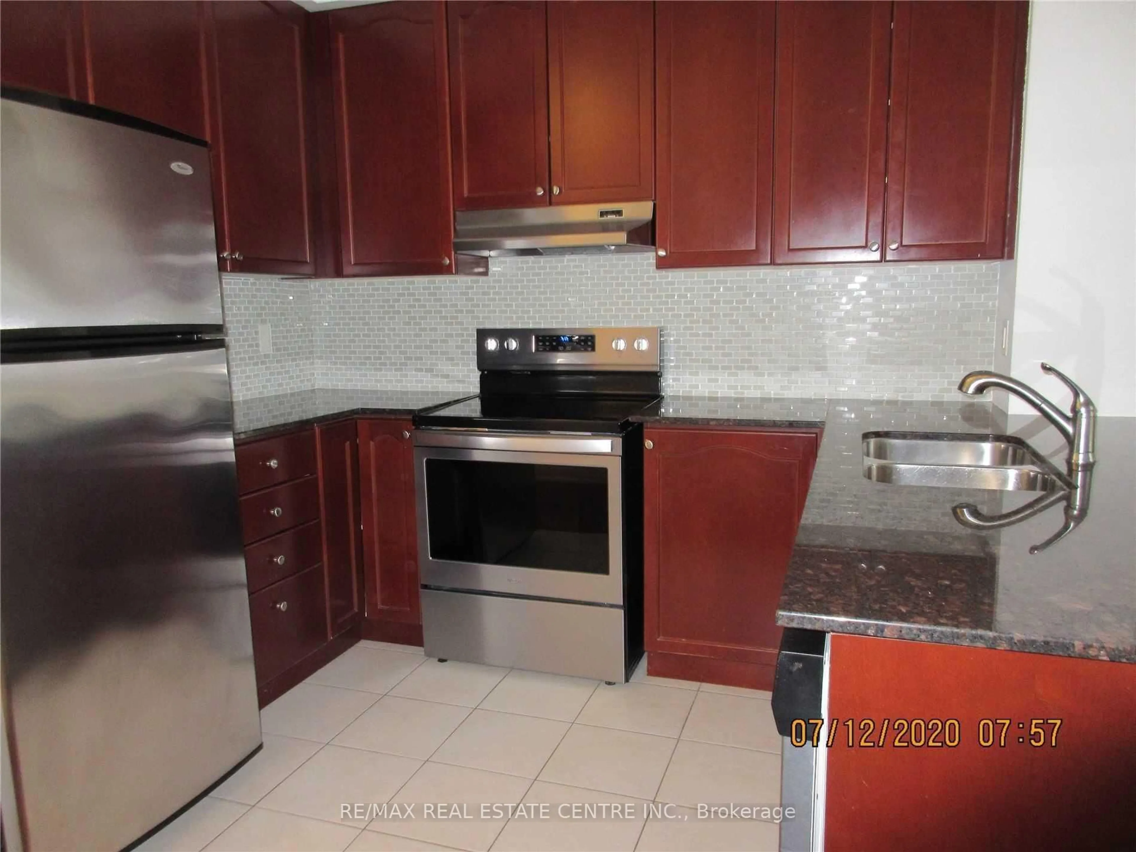 Standard kitchen, ceramic/tile floor for 220 Forum Dr #TH#111, Mississauga Ontario L4Z 4K1
