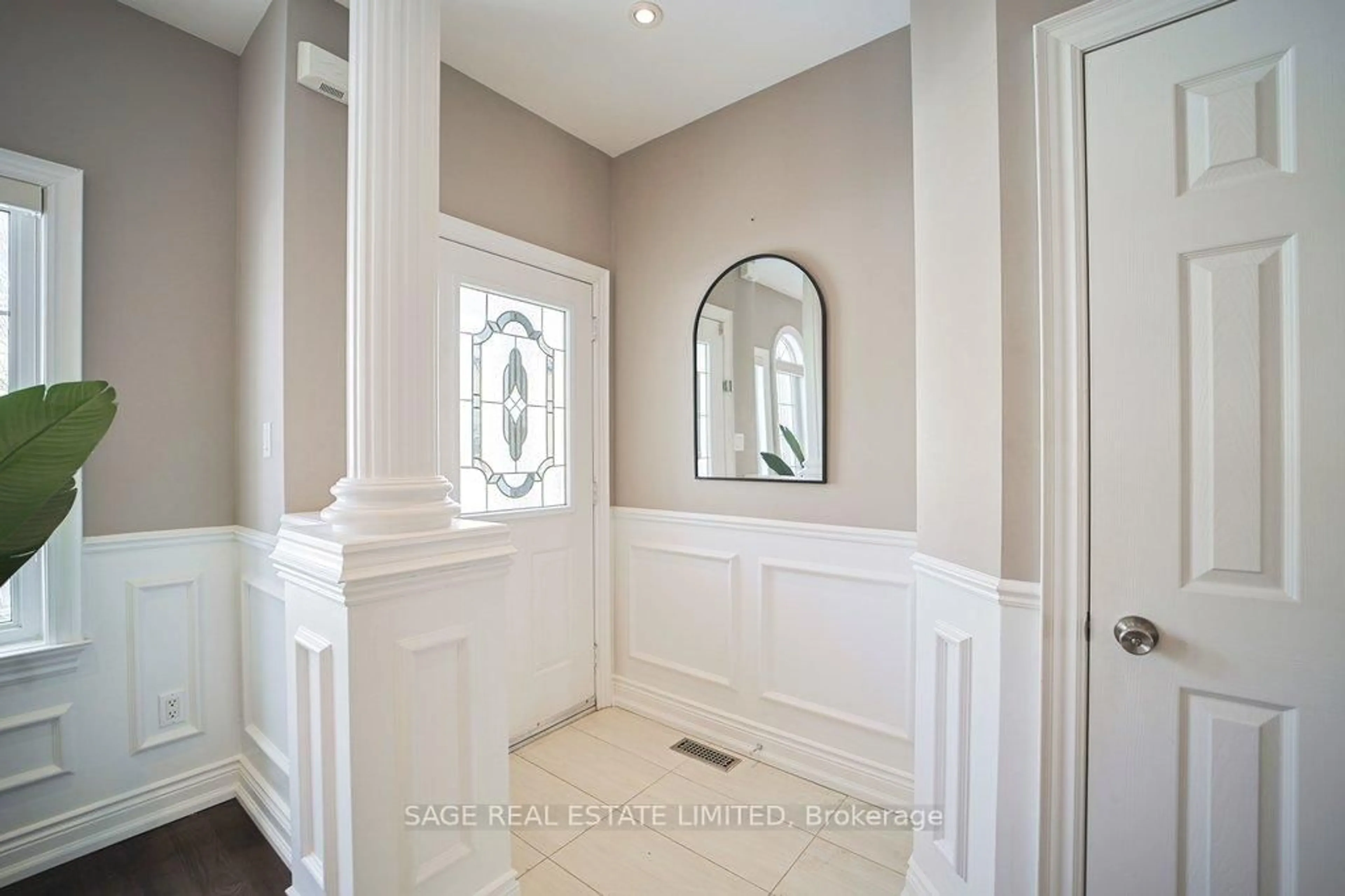 Indoor entryway for 19 Estoril Terr, Toronto Ontario M6N 5E1