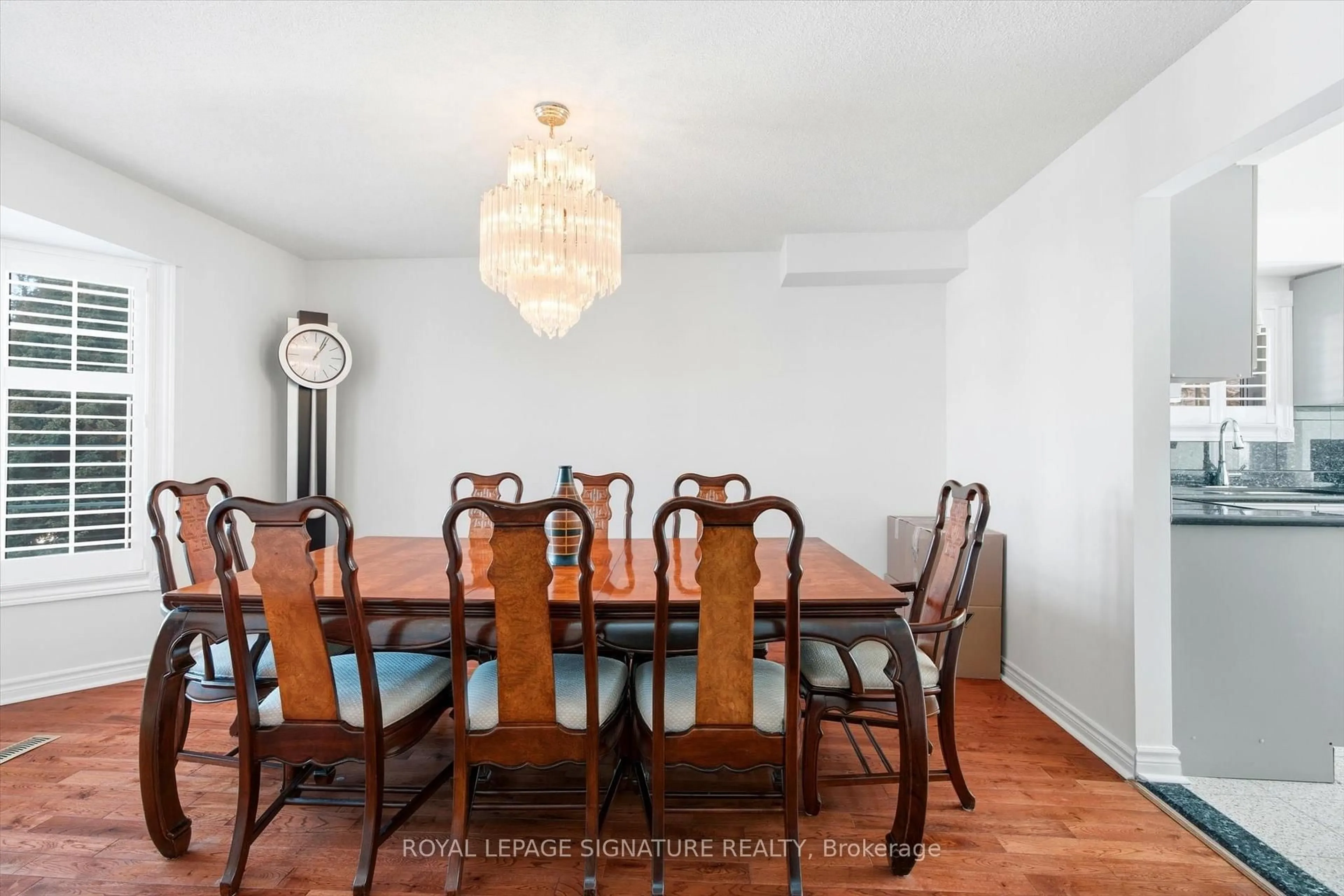 Dining room, wood/laminate floor for 81 Parkside Dr, Brampton Ontario L6Y 3A2