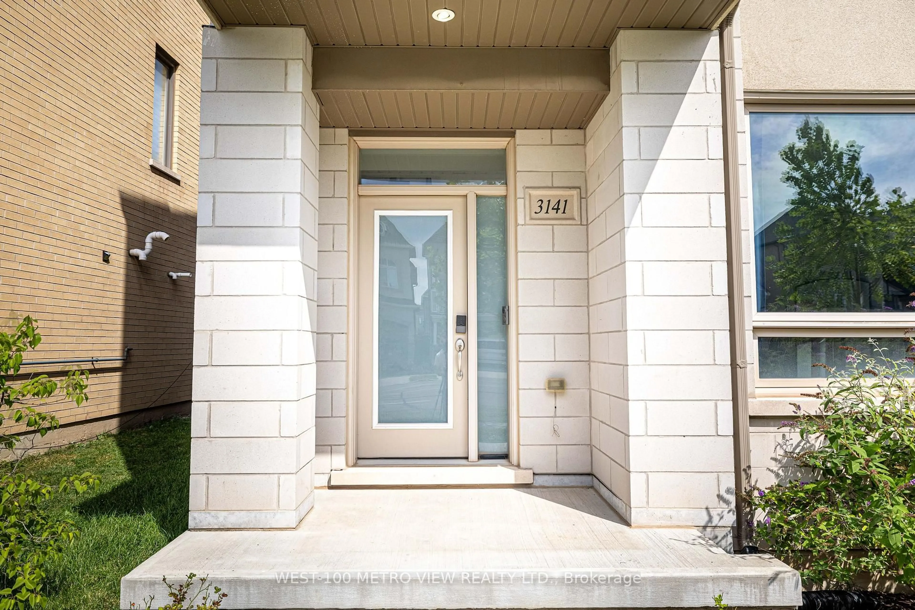 Indoor entryway for 3141 Ernest Appelbe Blvd, Oakville Ontario L6H 0N8