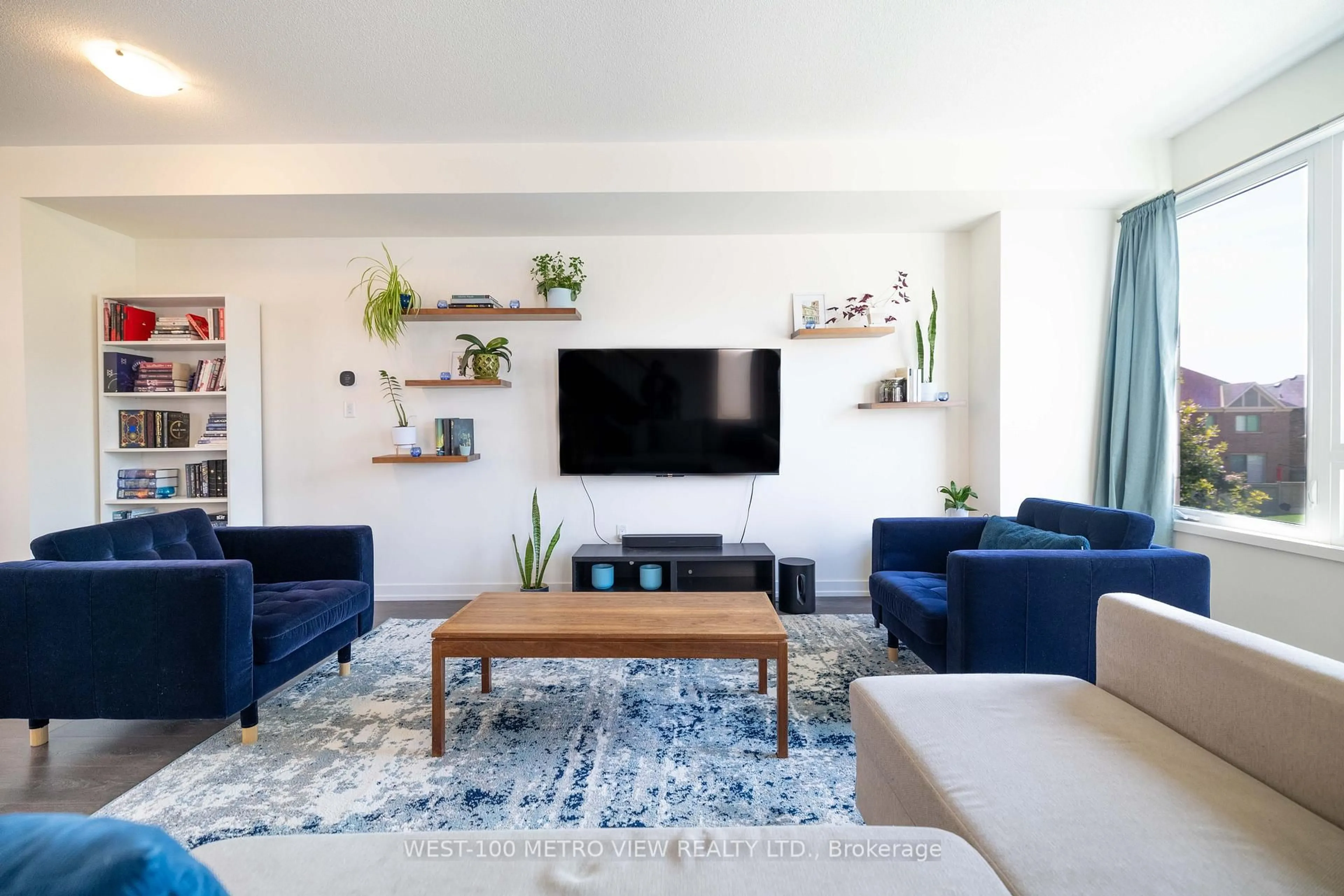 Living room with furniture, unknown for 3141 Ernest Appelbe Blvd, Oakville Ontario L6H 0N8