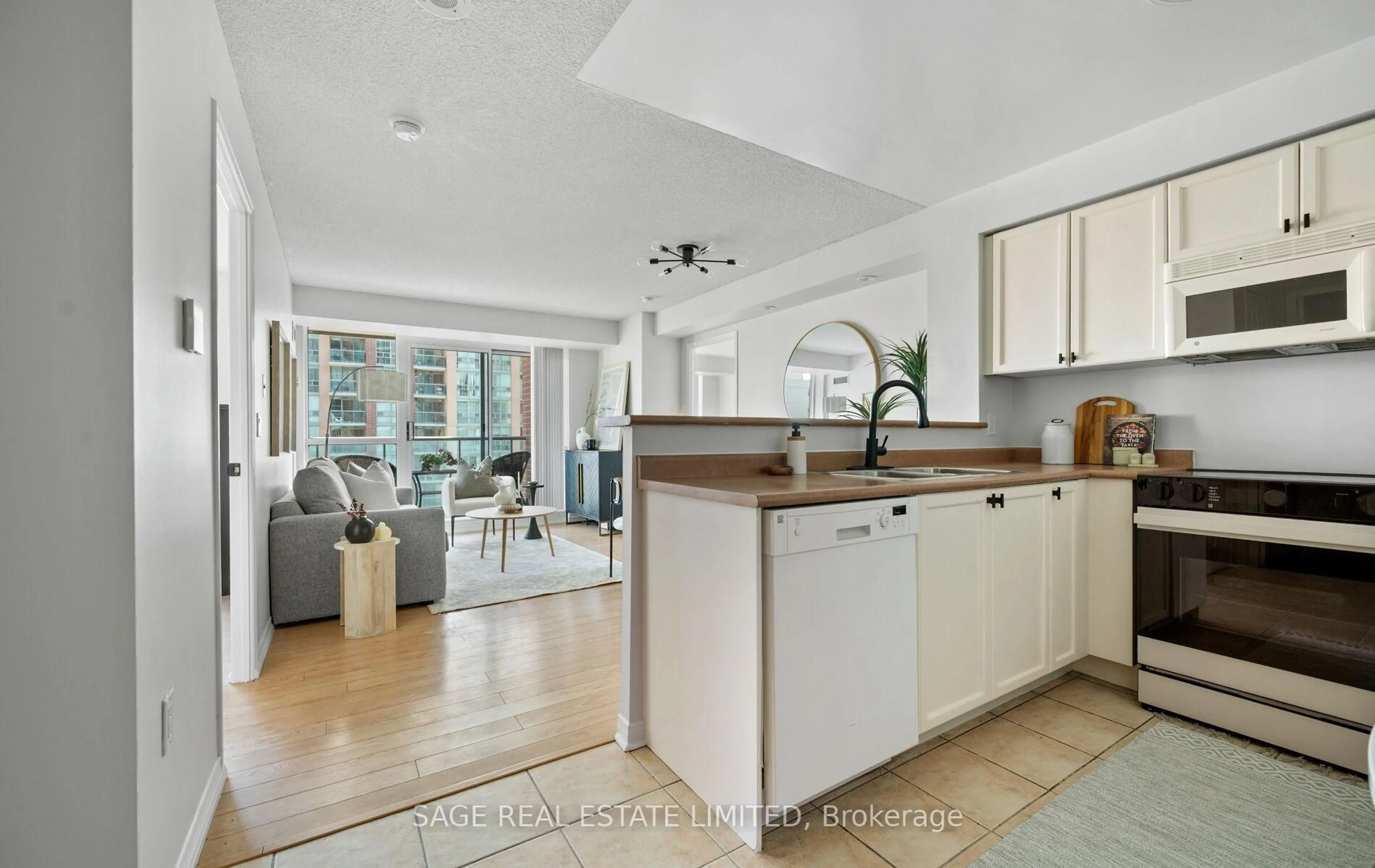 Open concept kitchen, unknown for 15 Michael Power Pl #1008, Toronto Ontario M9A 5G4