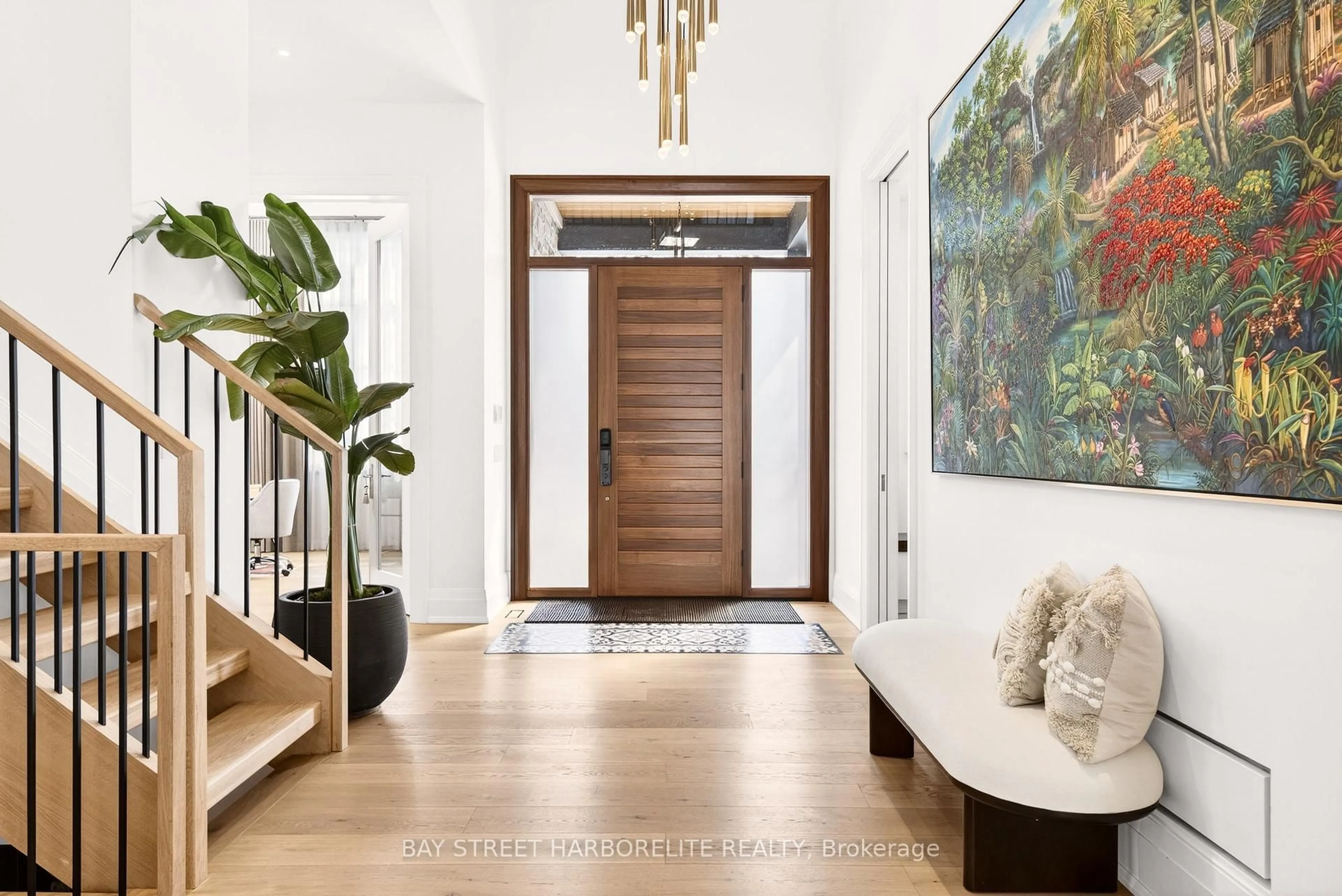 Indoor entryway for 1261 Pinegrove Rd, Oakville Ontario L6L 2W8