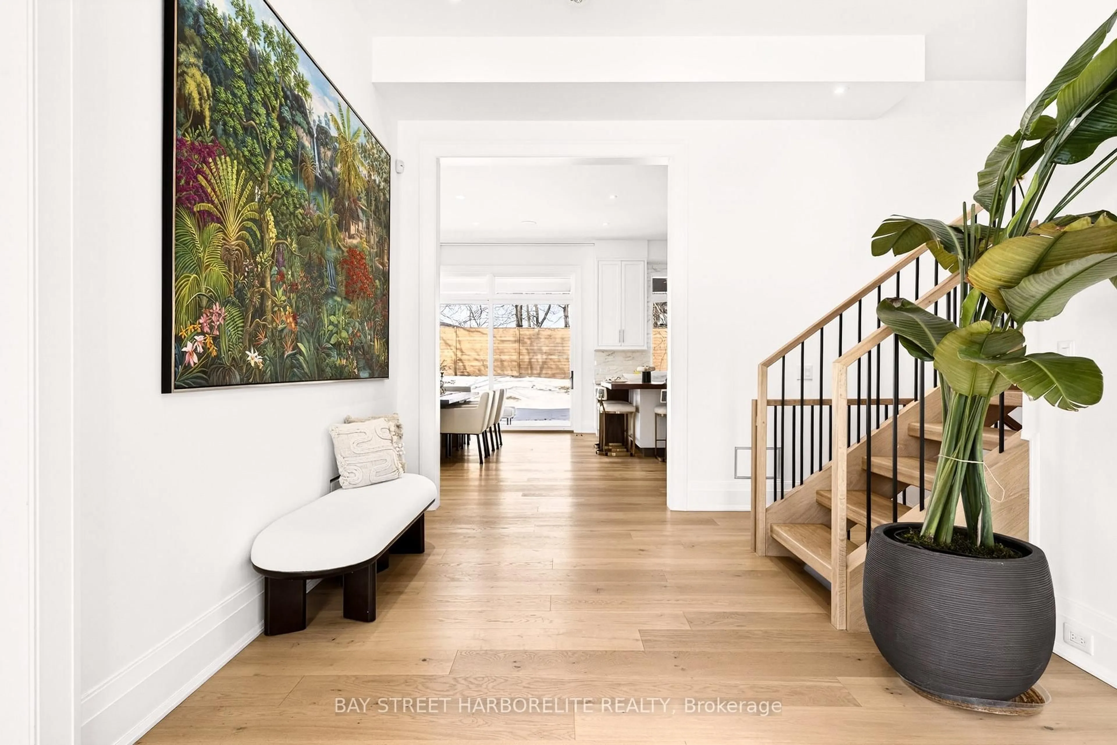 Indoor entryway for 1261 Pinegrove Rd, Oakville Ontario L6L 2W8