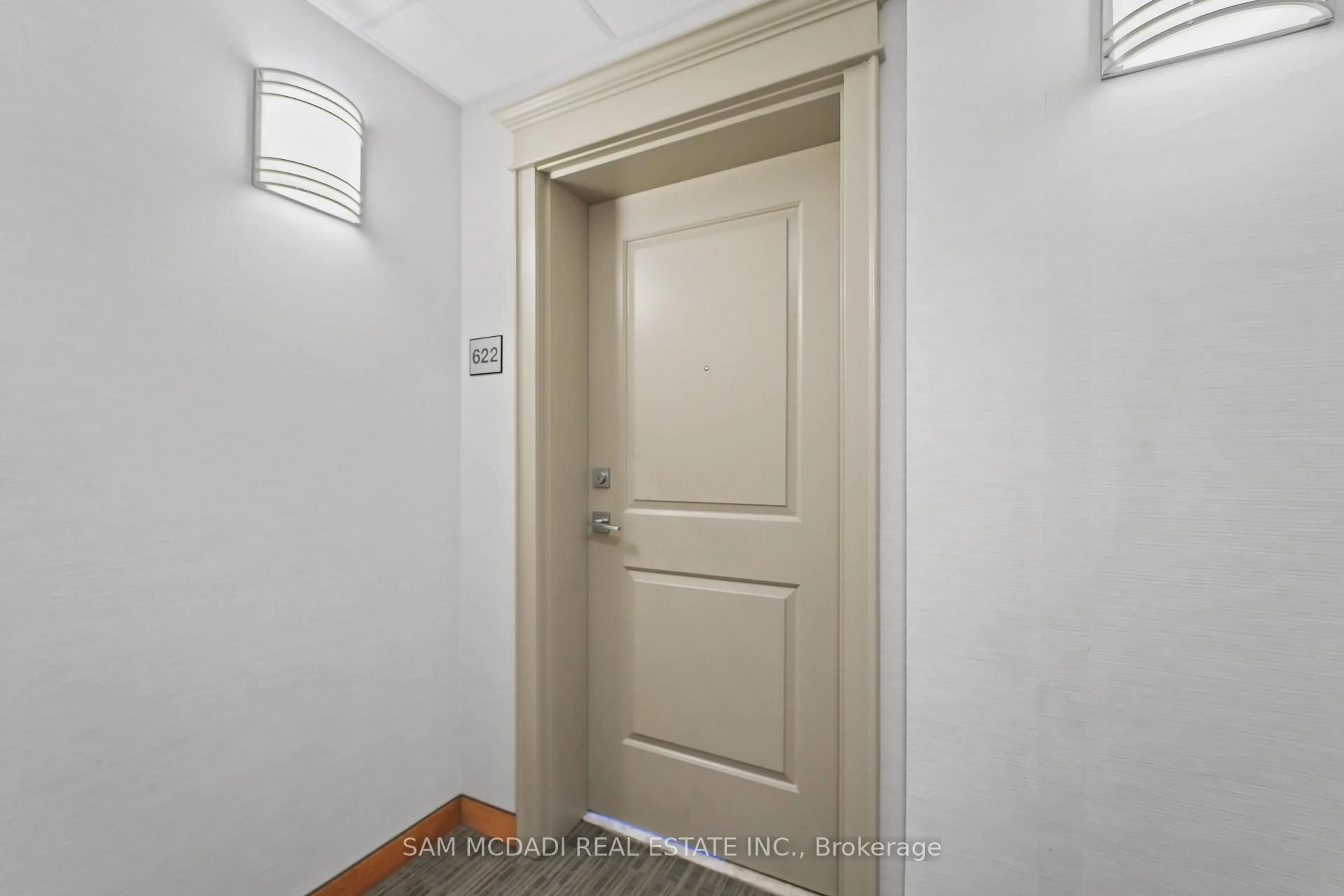 Indoor foyer for 2490 Old Bronte Rd #622, Oakville Ontario L6M 0Y5