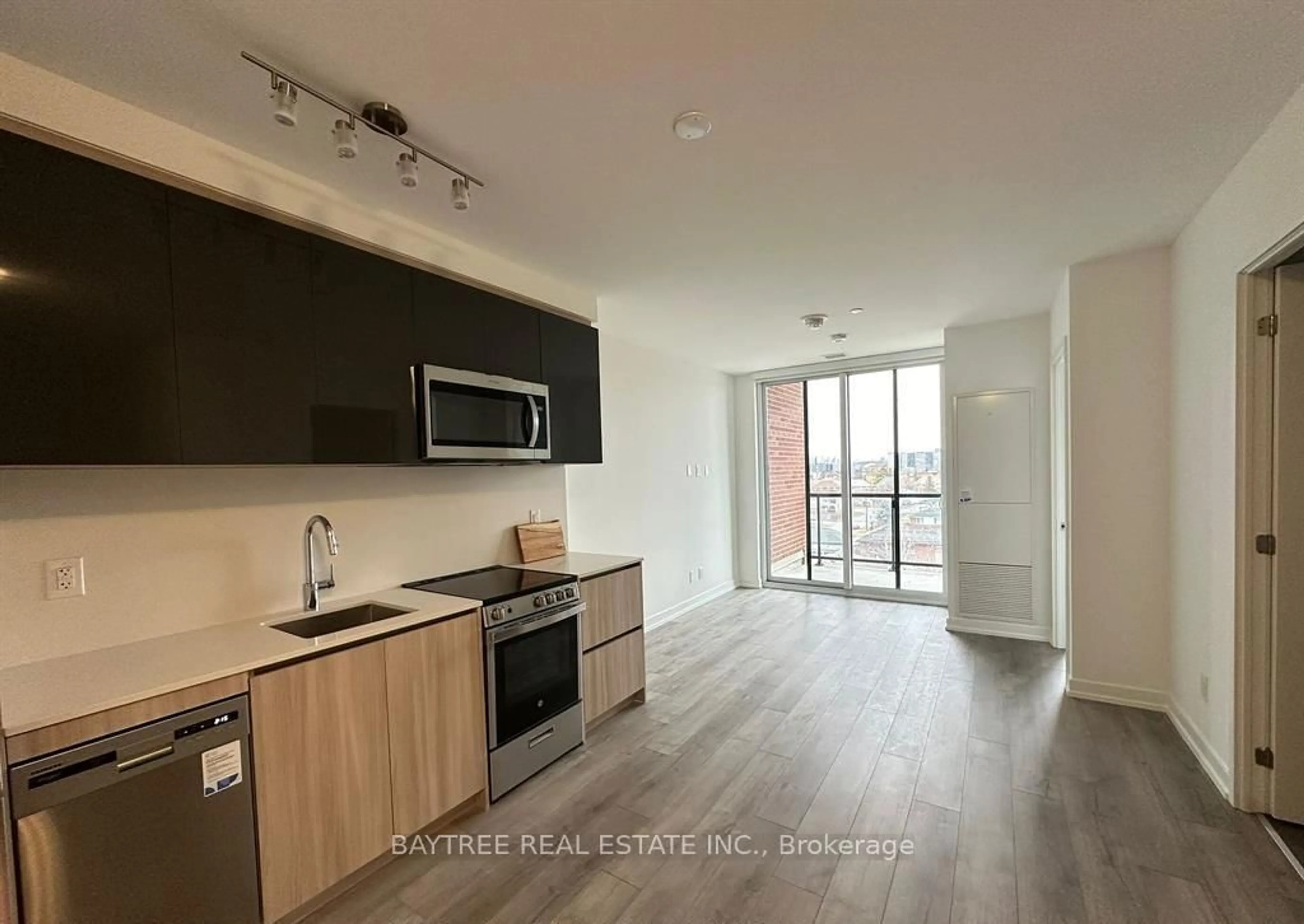 Open concept kitchen, unknown for 3100 Keele St, Toronto Ontario M3M 0E1