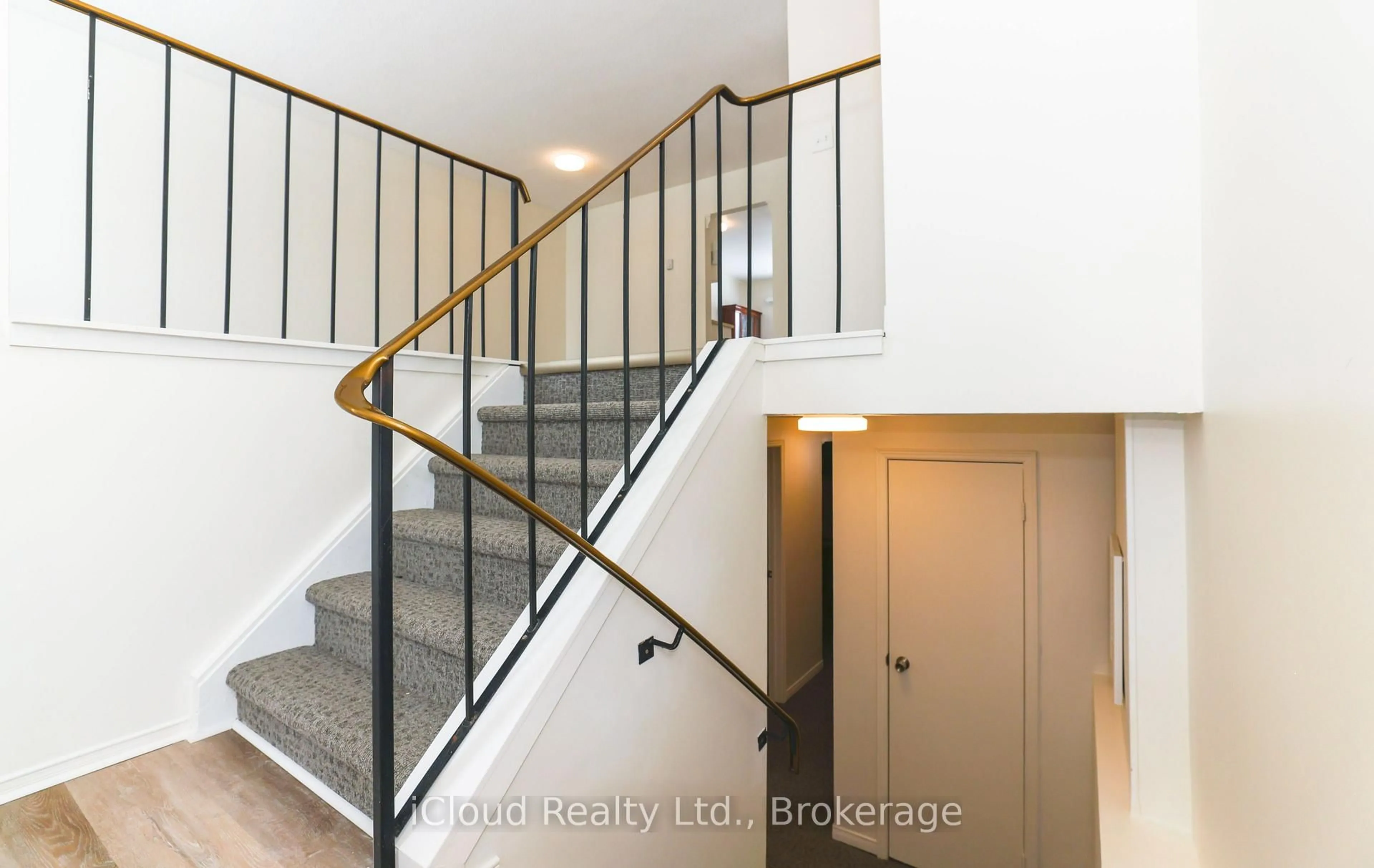 Stairs for 18 Quarry Dr, Orangeville Ontario L9W 3S6