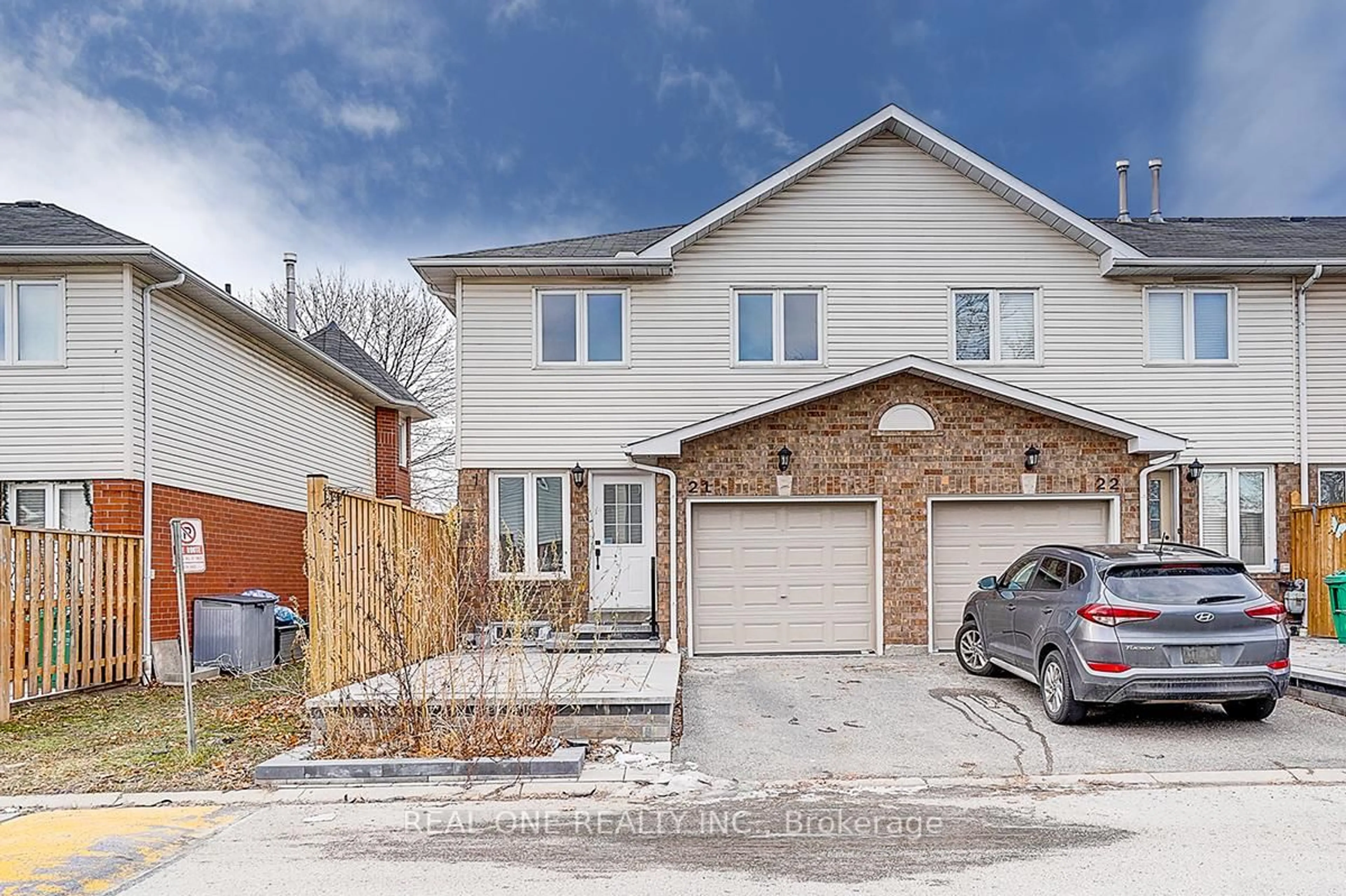 Home with brick exterior material, street for 1485 Torrington Dr #21, Mississauga Ontario L5V 1Y3