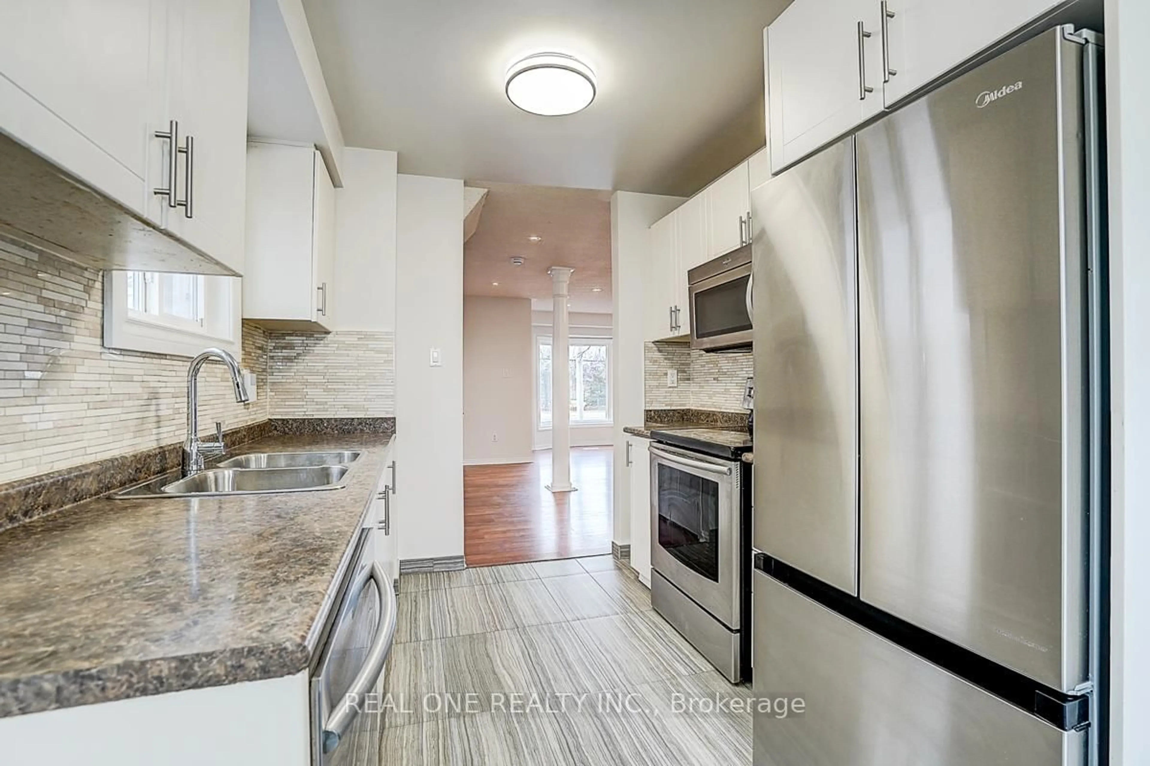 Standard kitchen, unknown for 1485 Torrington Dr #21, Mississauga Ontario L5V 1Y3