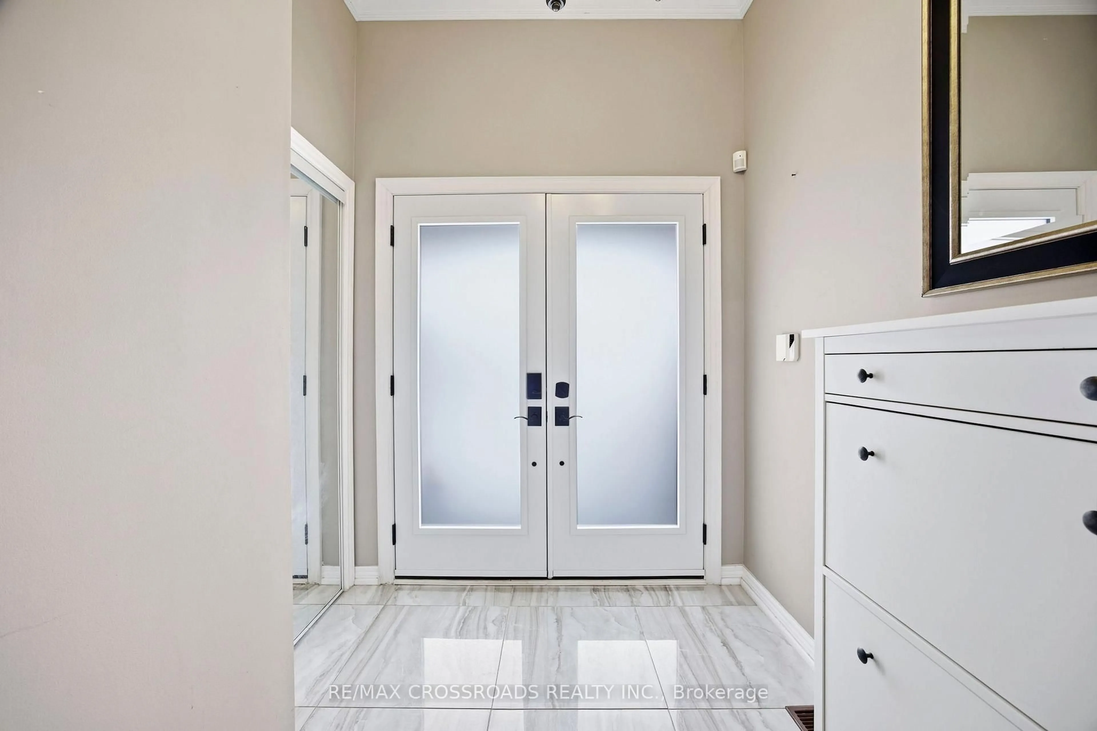 Indoor entryway for 12 Sam Frustaglio Dr, Toronto Ontario M9N 3Y5