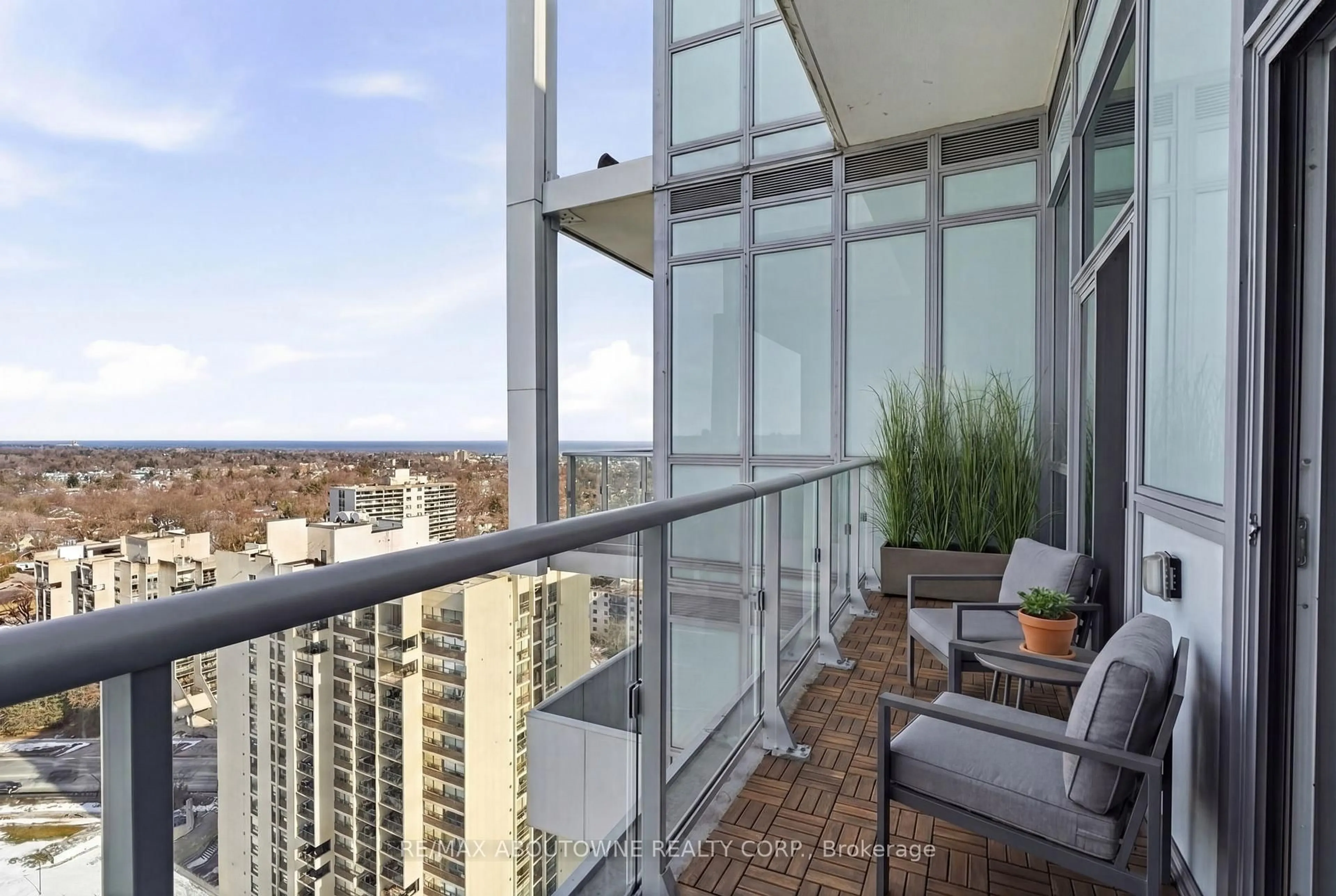 Balcony in the apartment, city buildings view from balcony for 65 Speers Rd #PH04, Oakville Ontario L6K 0J1