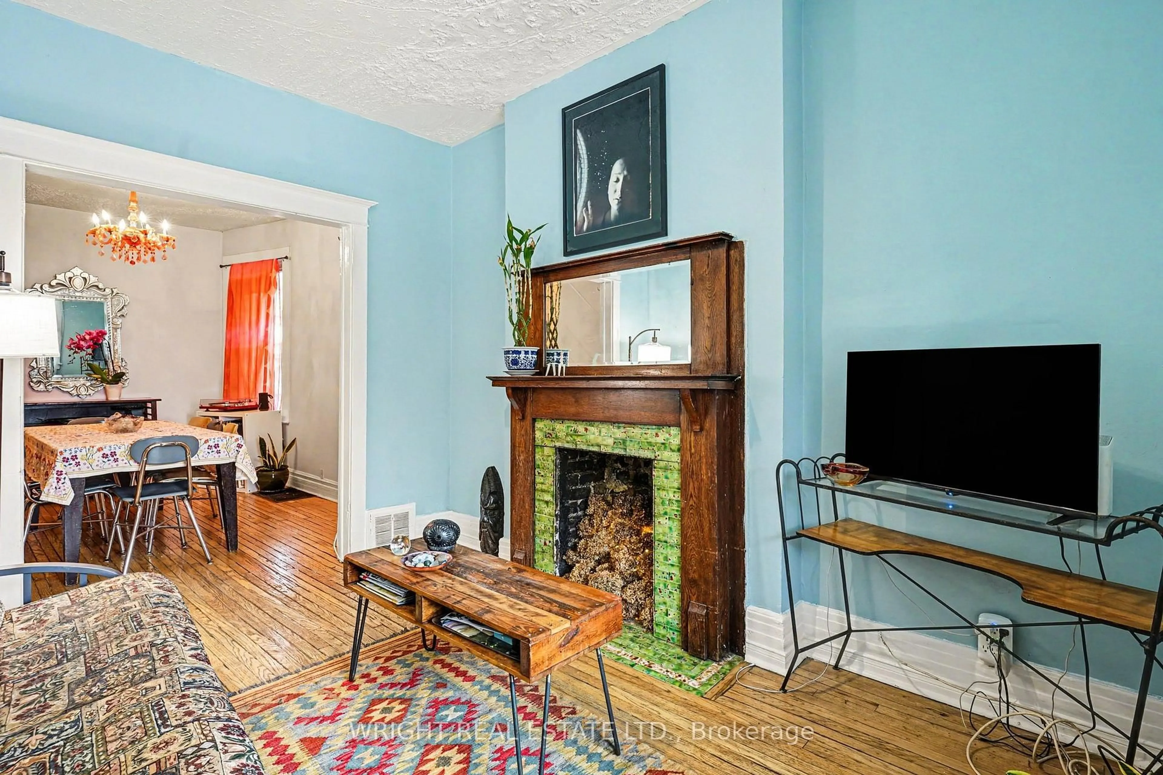 Living room with furniture, unknown for 1273 Lansdowne Ave, Toronto Ontario M6H 3Z9