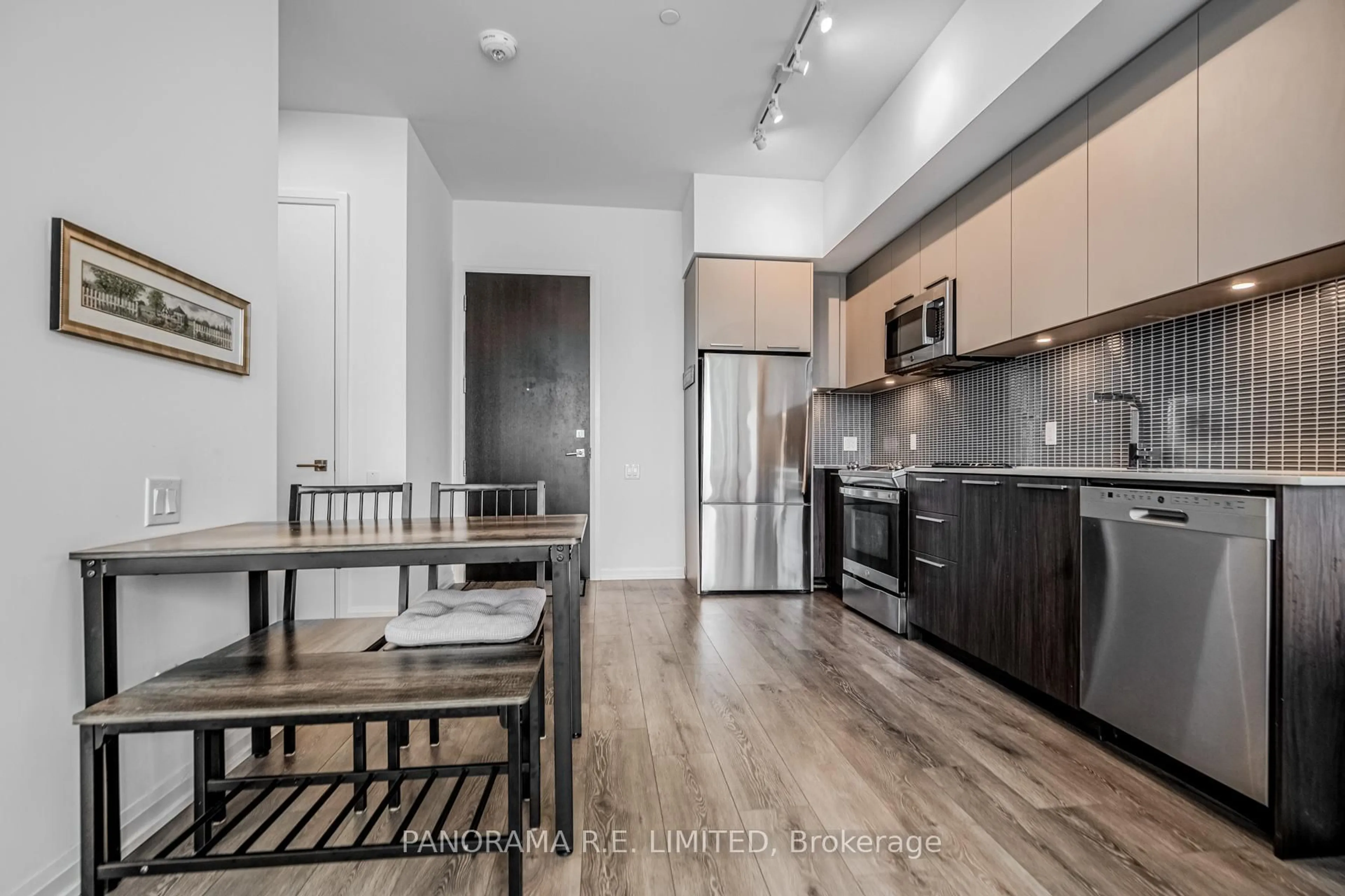 Open concept kitchen, unknown for 4208 Dundas St #802, Toronto Ontario M8X 1Y6