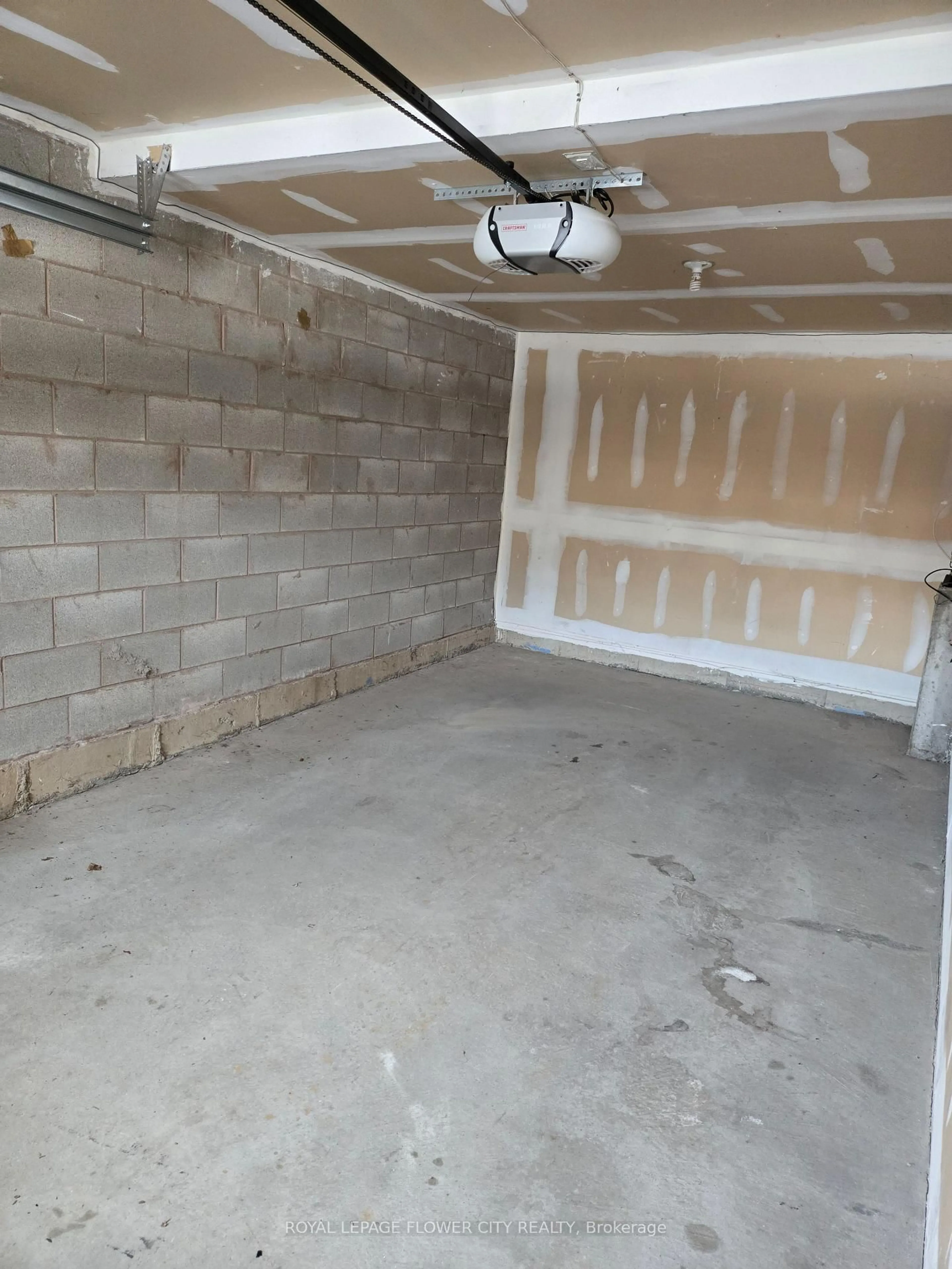 Indoor garage for 495 Mcjannett Ave, Milton Ontario L9T 7T8