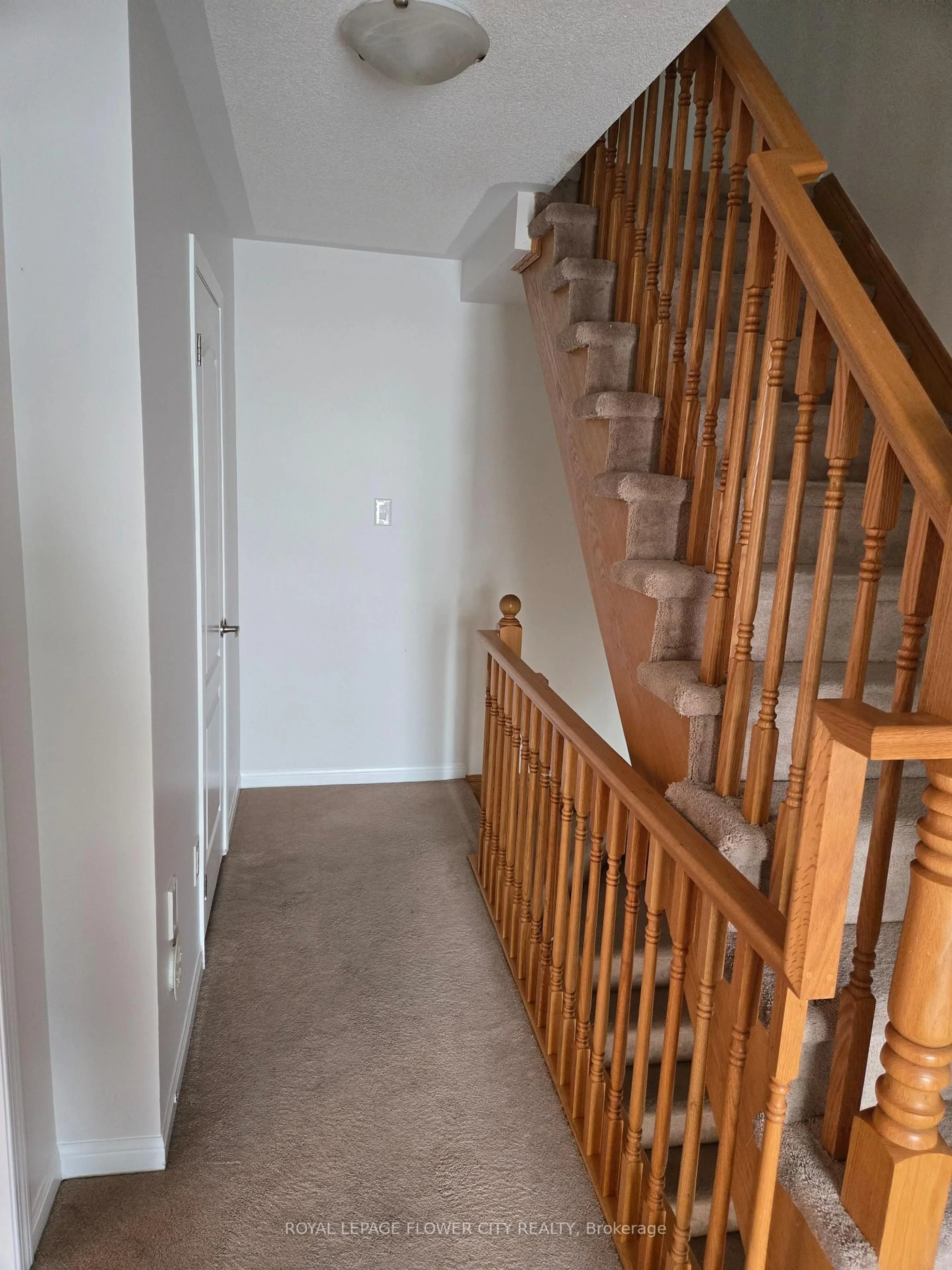 Stairs for 495 Mcjannett Ave, Milton Ontario L9T 7T8