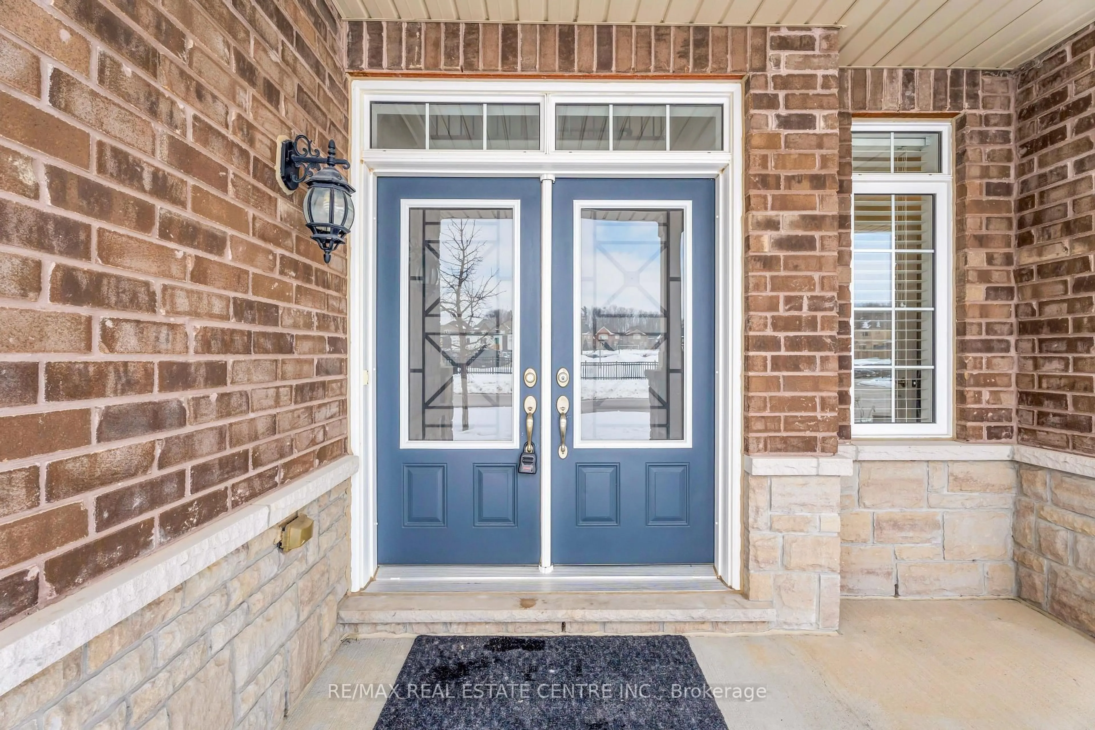 Indoor entryway for 1 Perdita Rd, Brampton Ontario L6Y 6B1