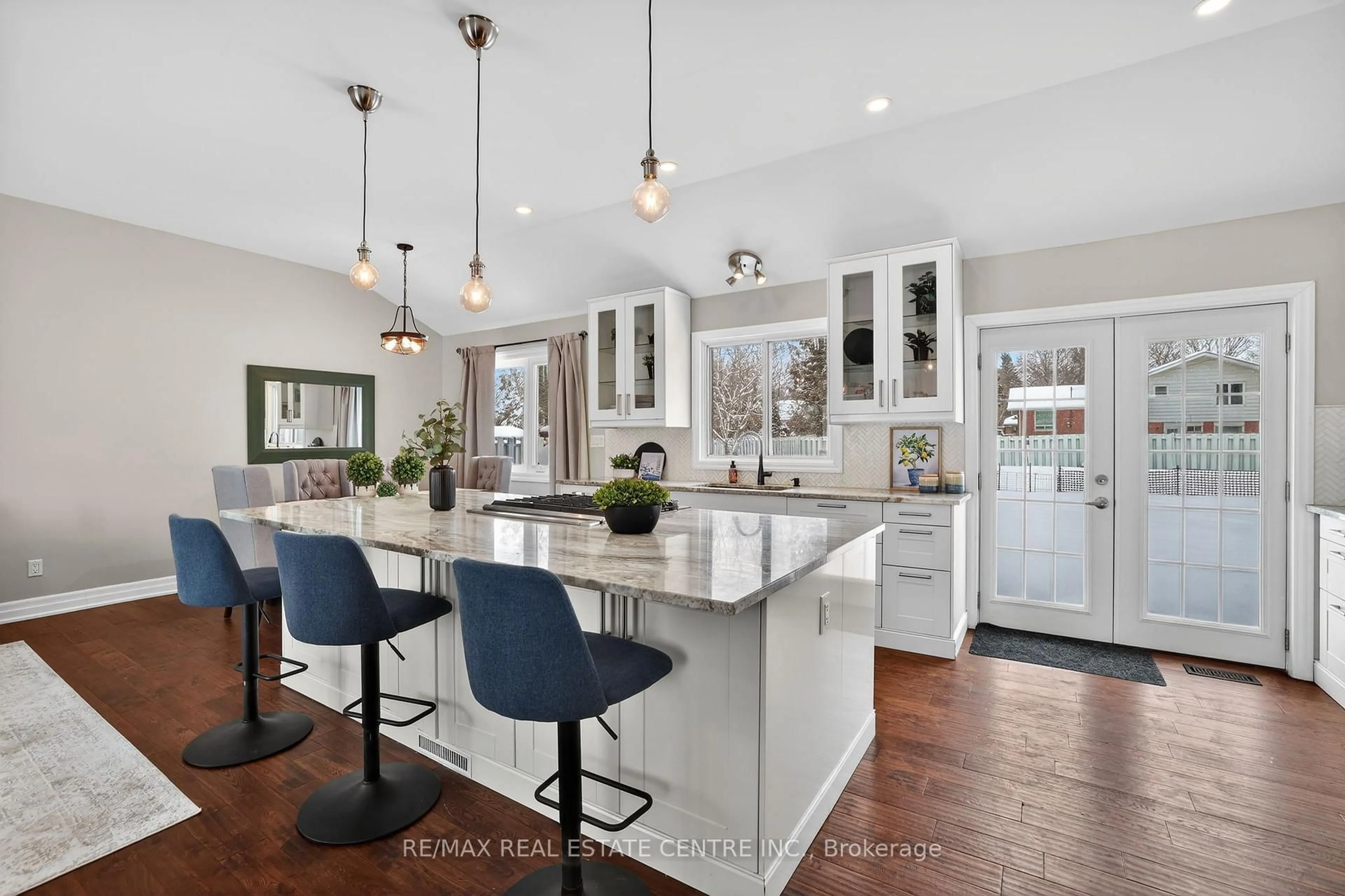 Open concept kitchen, ceramic/tile floor for 32 Westdale Ave, Orangeville Ontario L9W 1B7