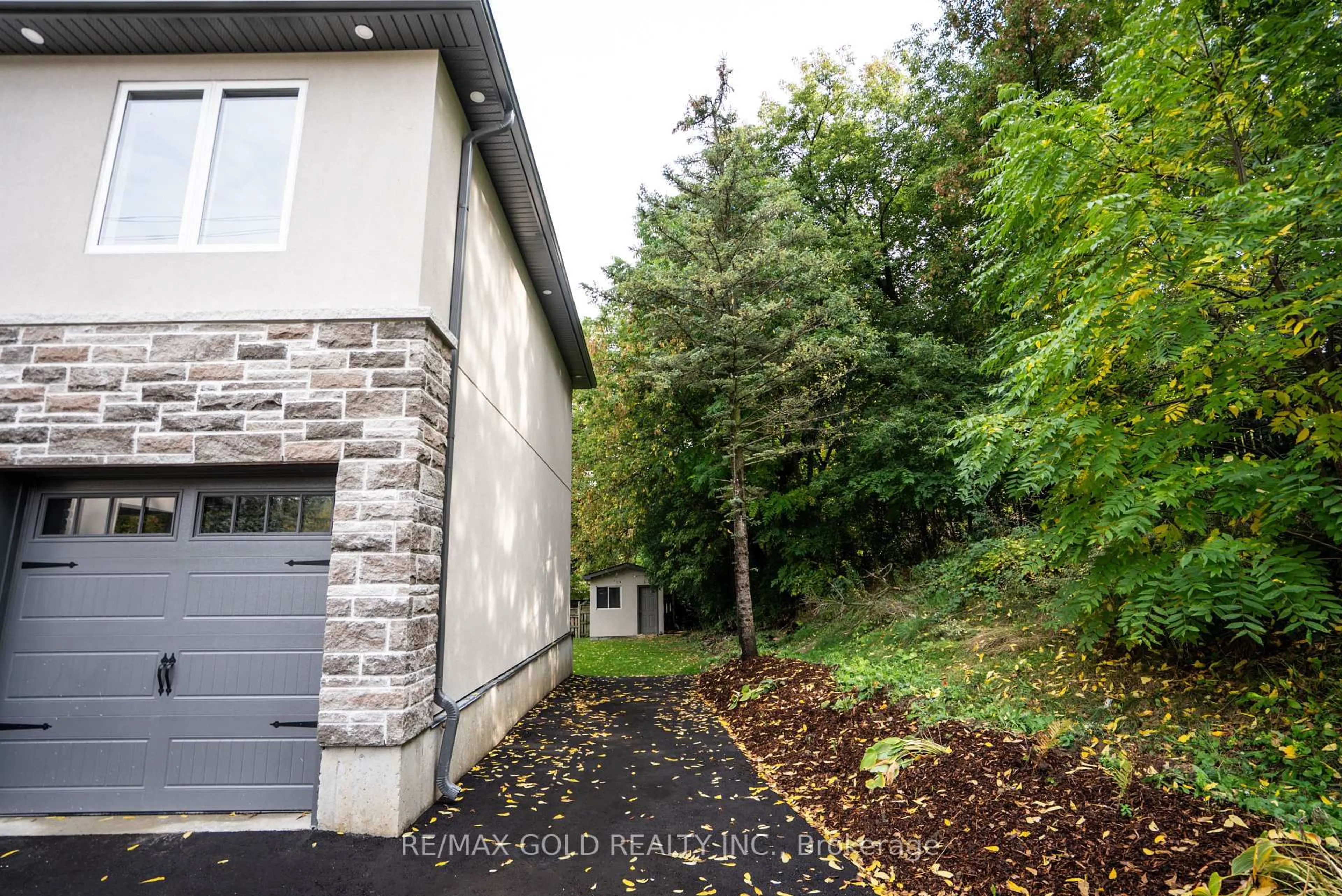 Unknown for 50 Willow St, Caledon Ontario L7E 1C4