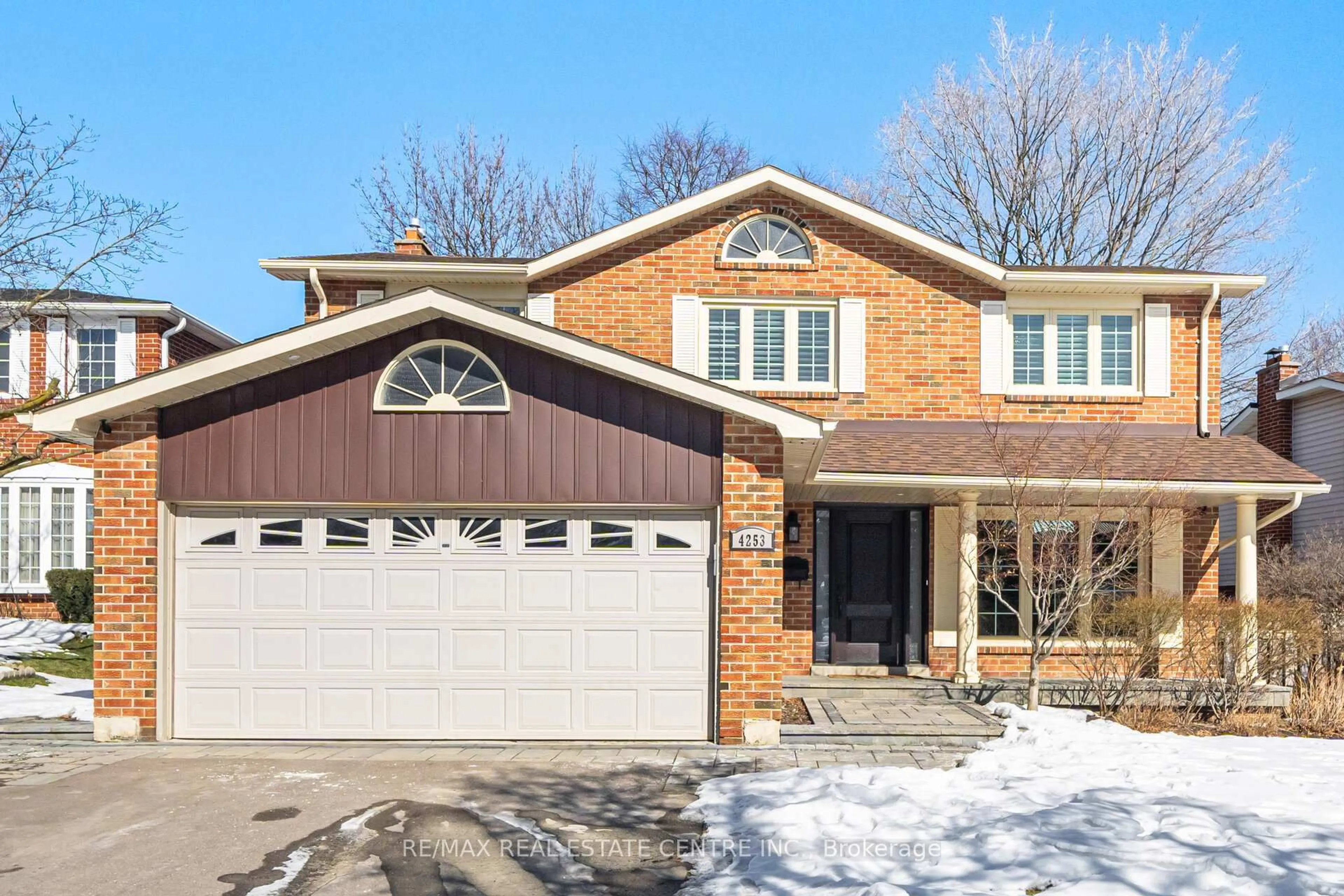 Home with brick exterior material, street for 4253 Marblethorne Crt, Mississauga Ontario L4W 2H9