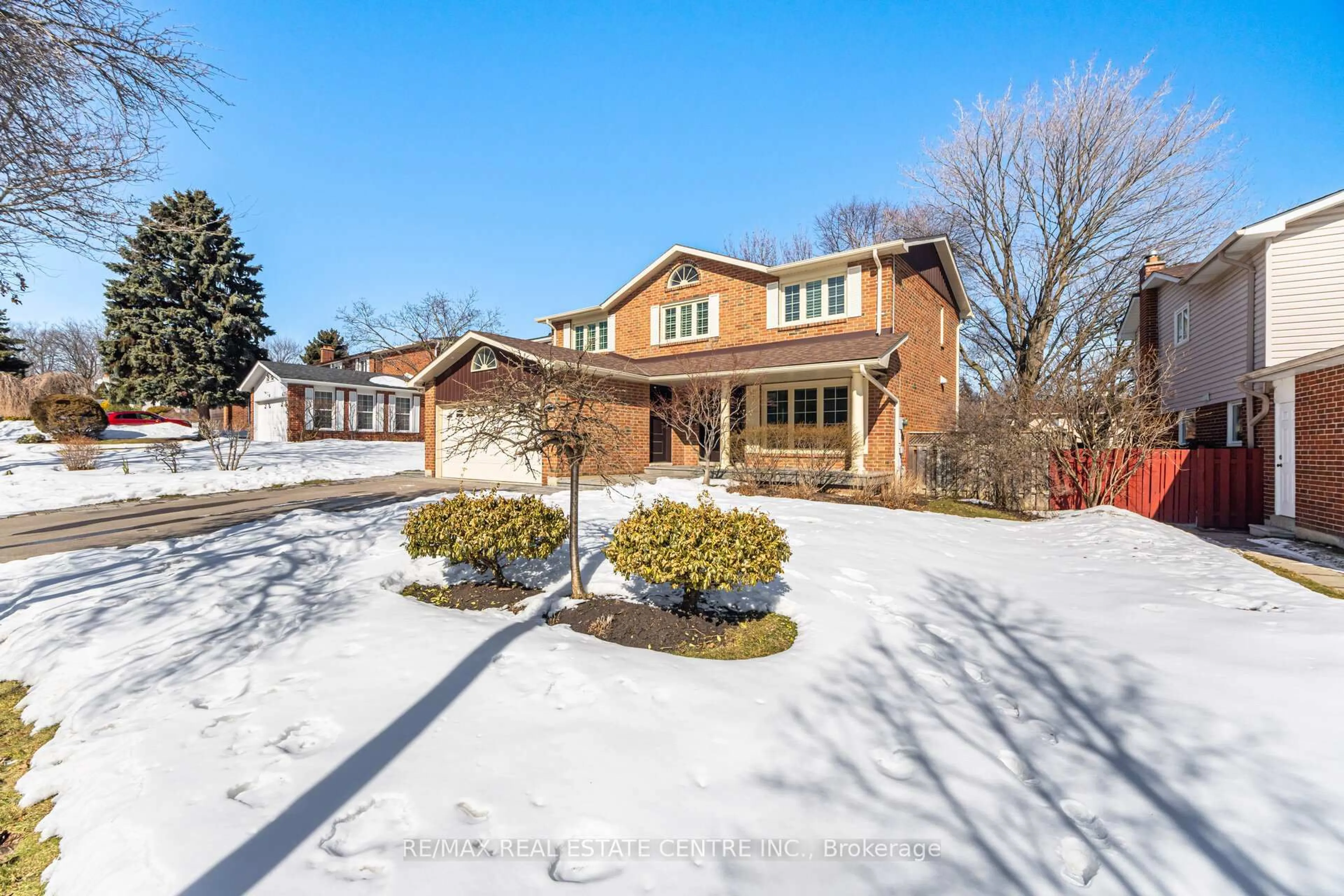 Home with brick exterior material, street for 4253 Marblethorne Crt, Mississauga Ontario L4W 2H9