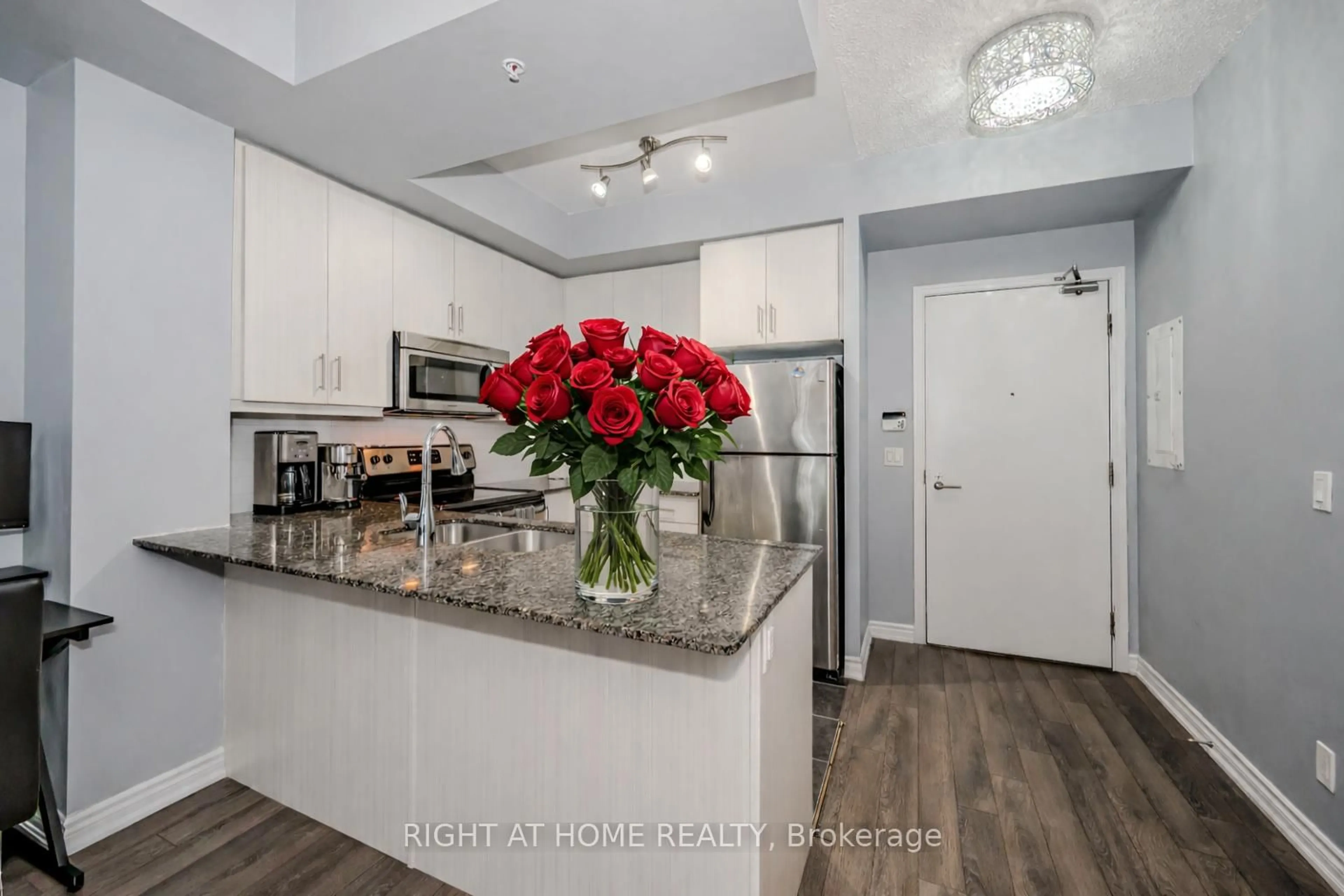 Open concept kitchen, unknown for 15 James Finlay Way #917, Toronto Ontario M3M 0B3