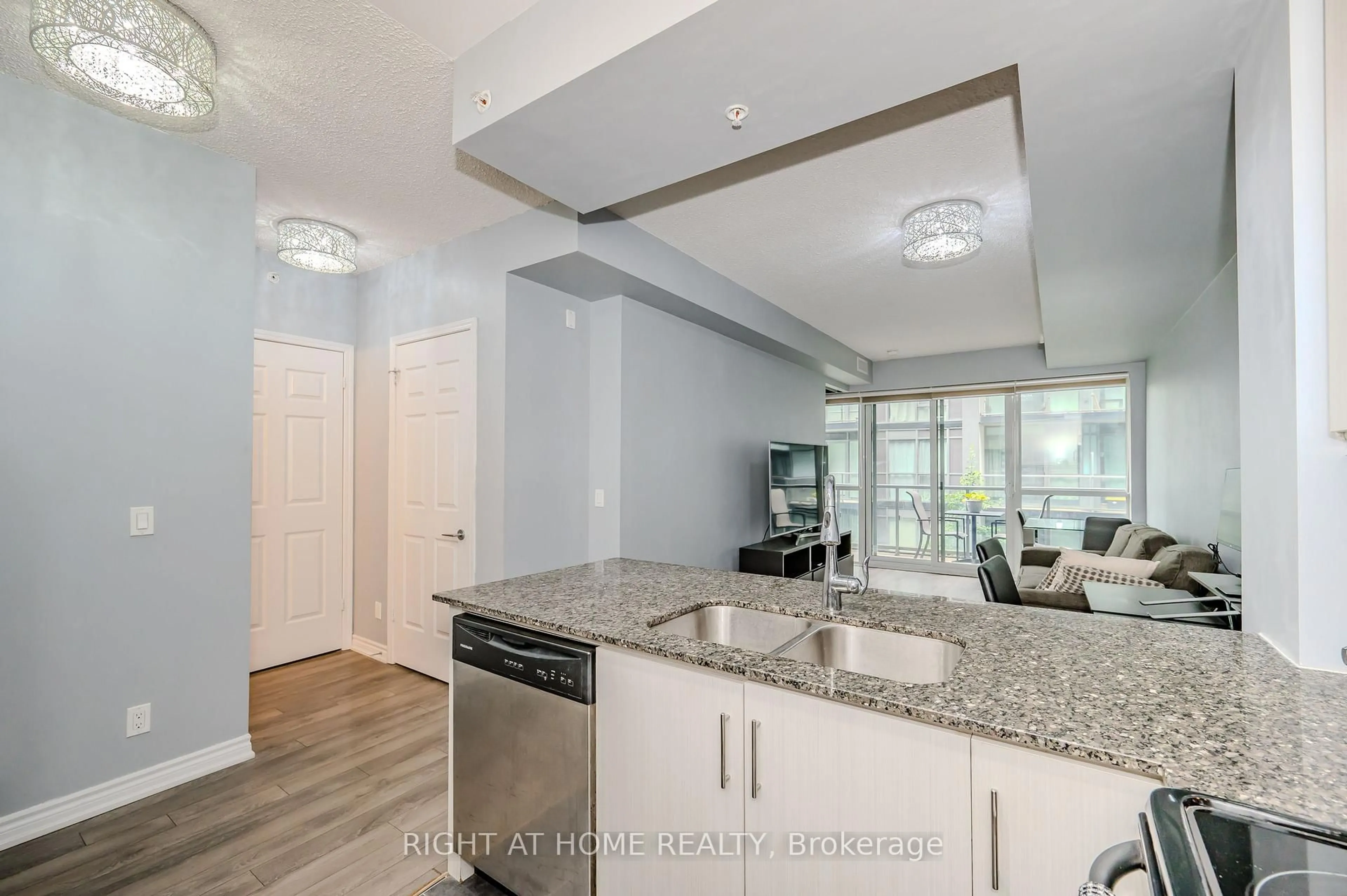 Open concept kitchen, unknown for 15 James Finlay Way #917, Toronto Ontario M3M 0B3