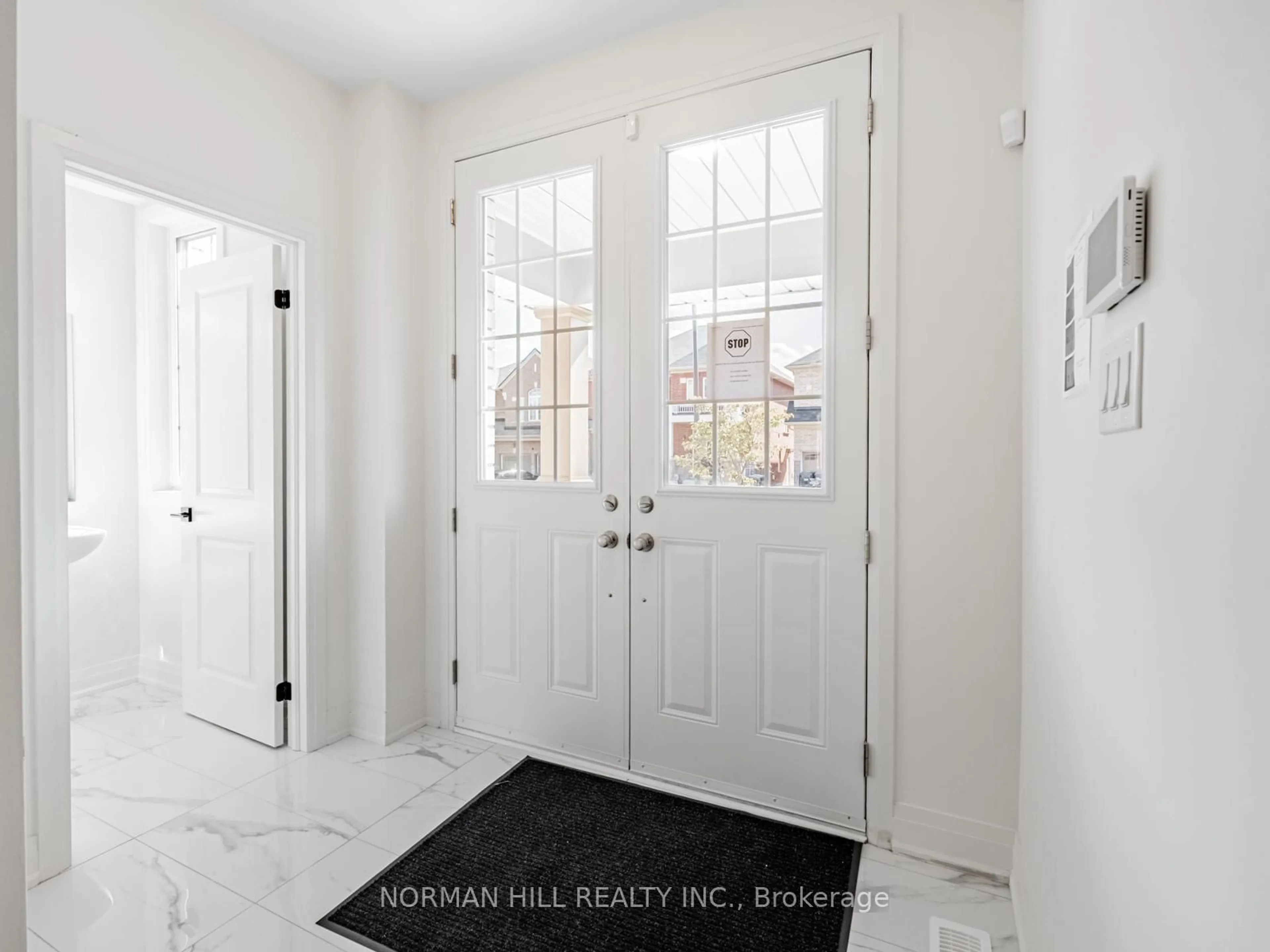 Indoor entryway for 7 Lilestone Dr, Brampton Ontario L6X 0B3