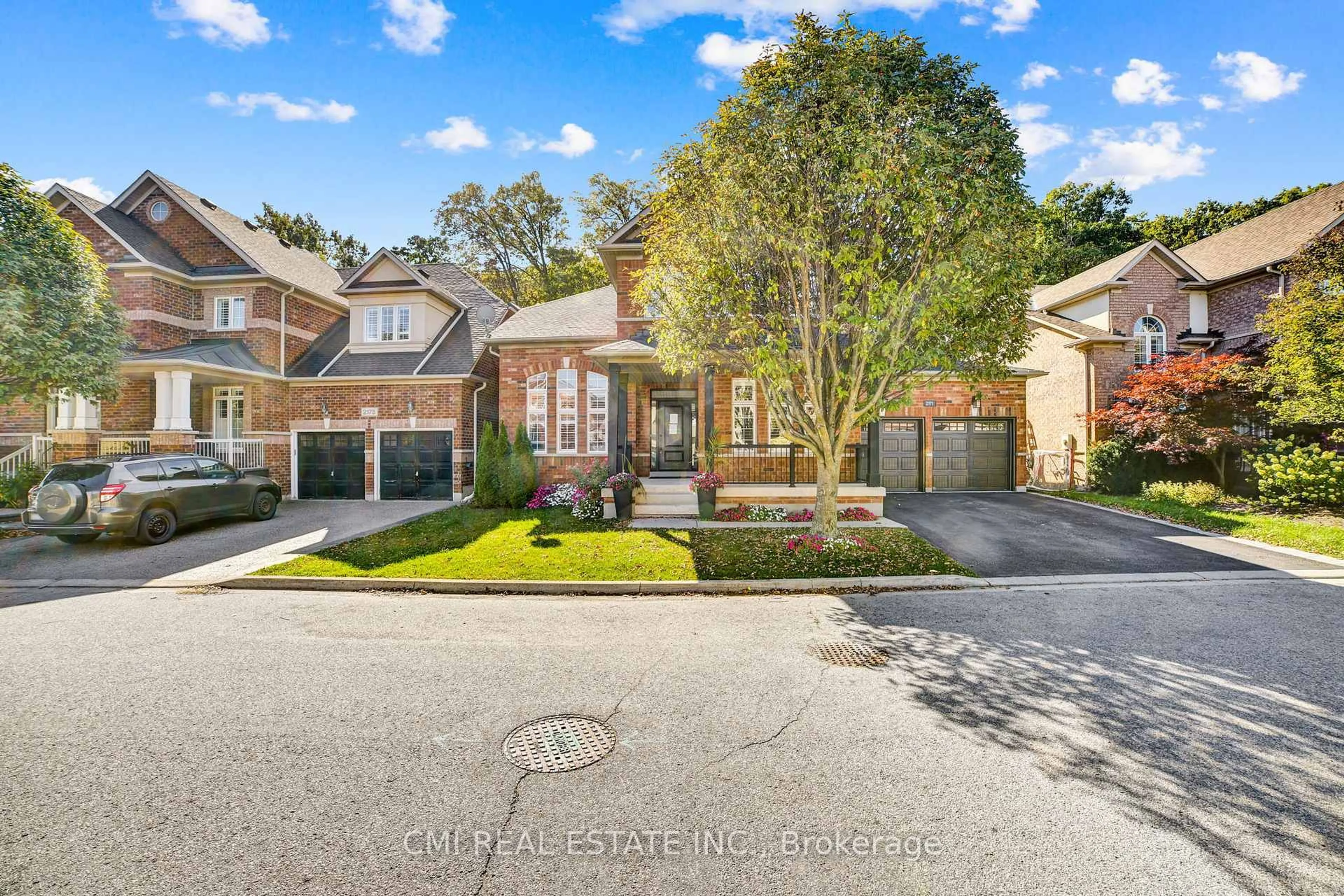 Home with brick exterior material, street for 2171 Jardine Cres, Burlington Ontario L7L 7K1