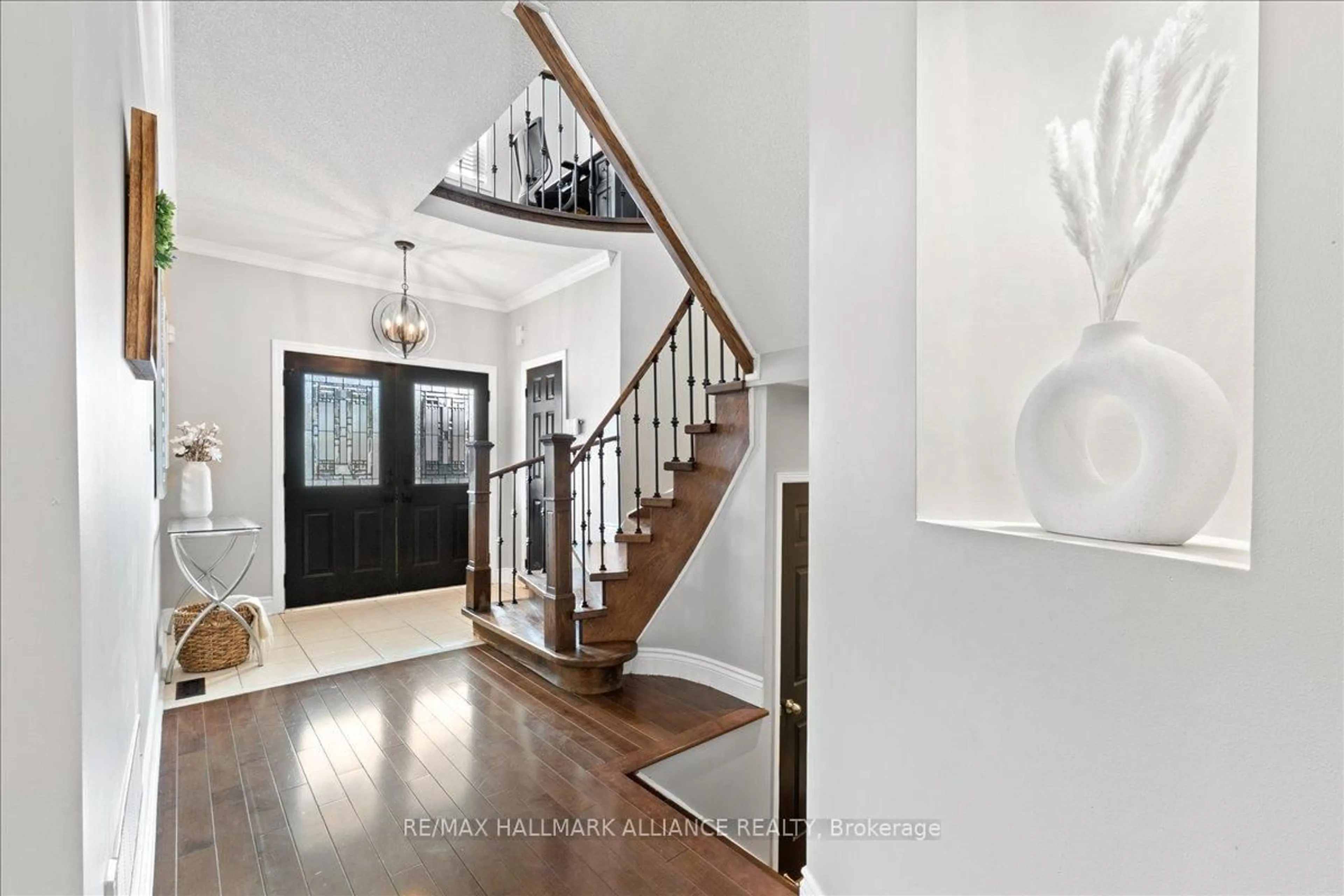 Indoor entryway for 1251 Weller Crossing, Milton Ontario L9T 6J7
