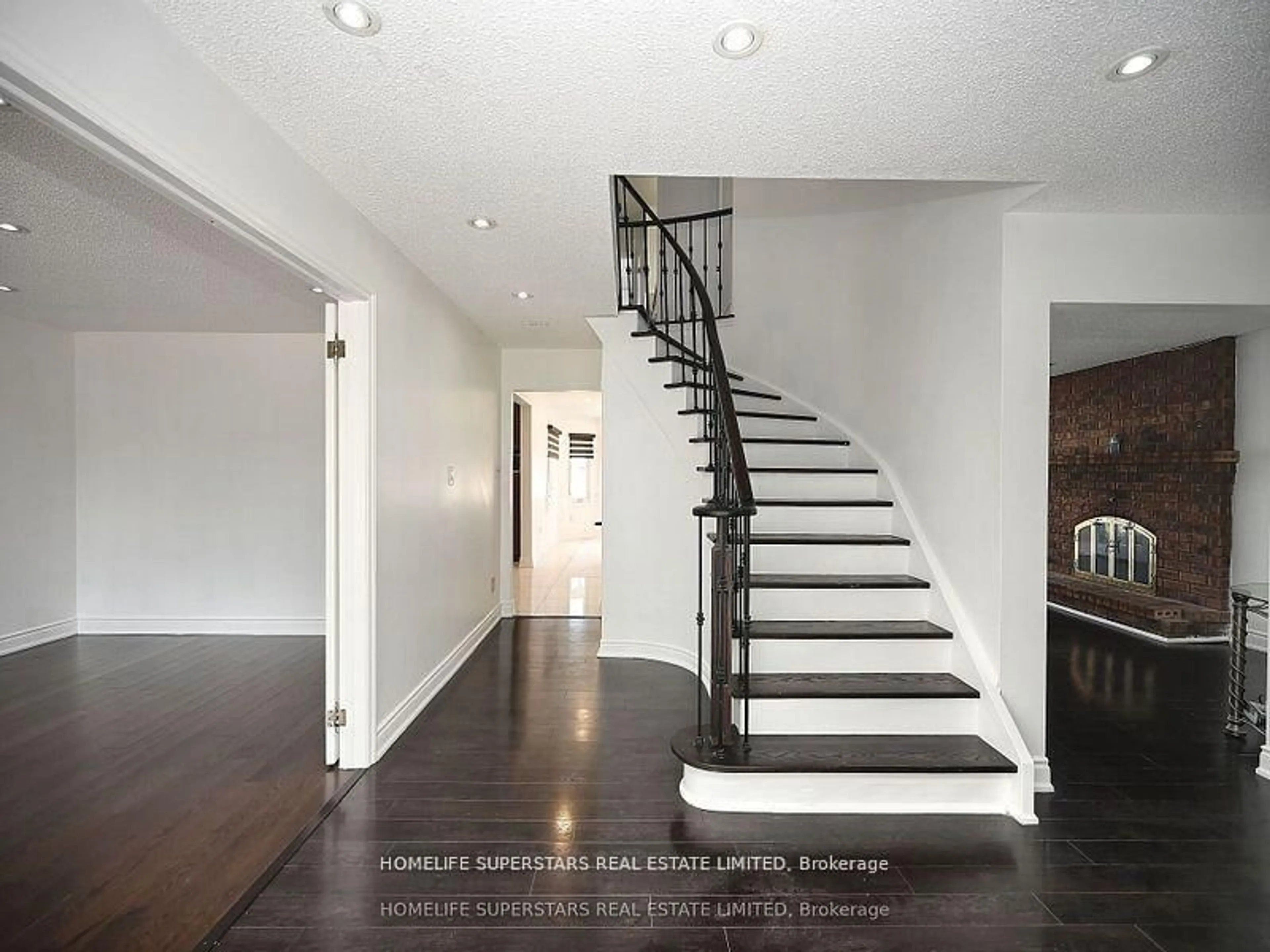 Unknown for 20 Bexley Crt, Brampton Ontario L6W 4B2