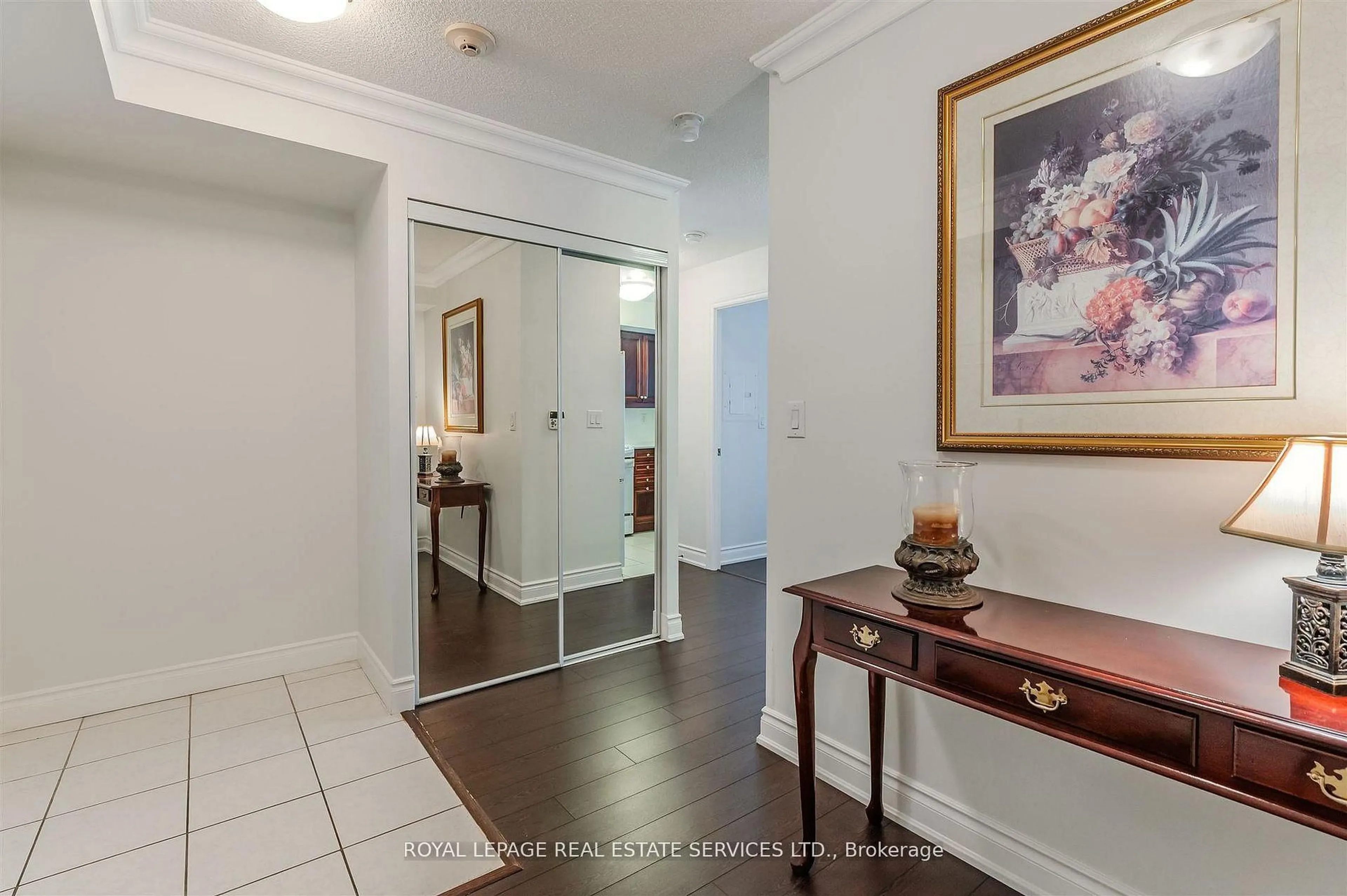 Indoor foyer for 3 Marine Parade Dr #1109, Toronto Ontario M8V 3Z5