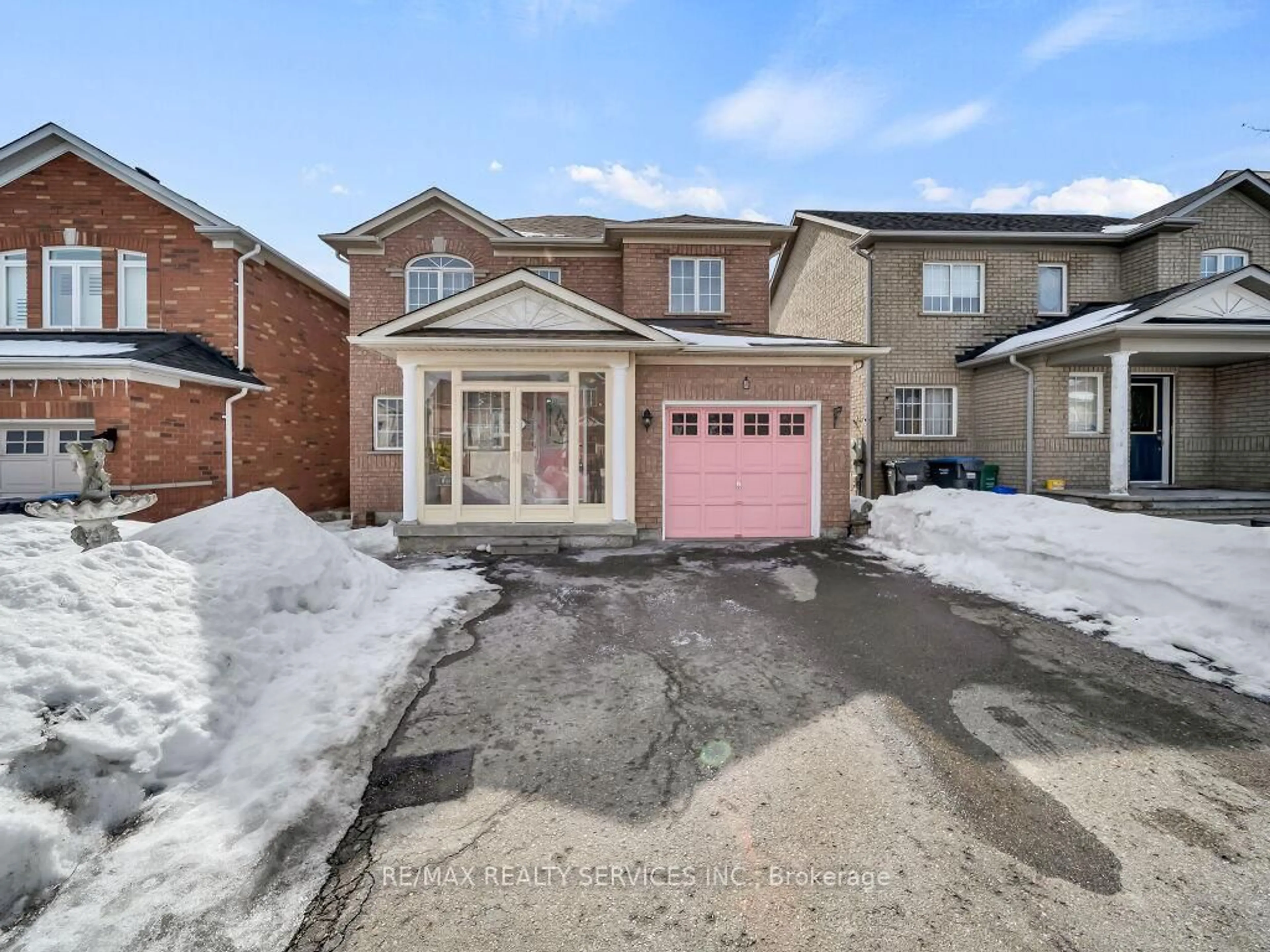 Unknown for 118 Queen Mary Dr, Brampton Ontario L7A 2R5