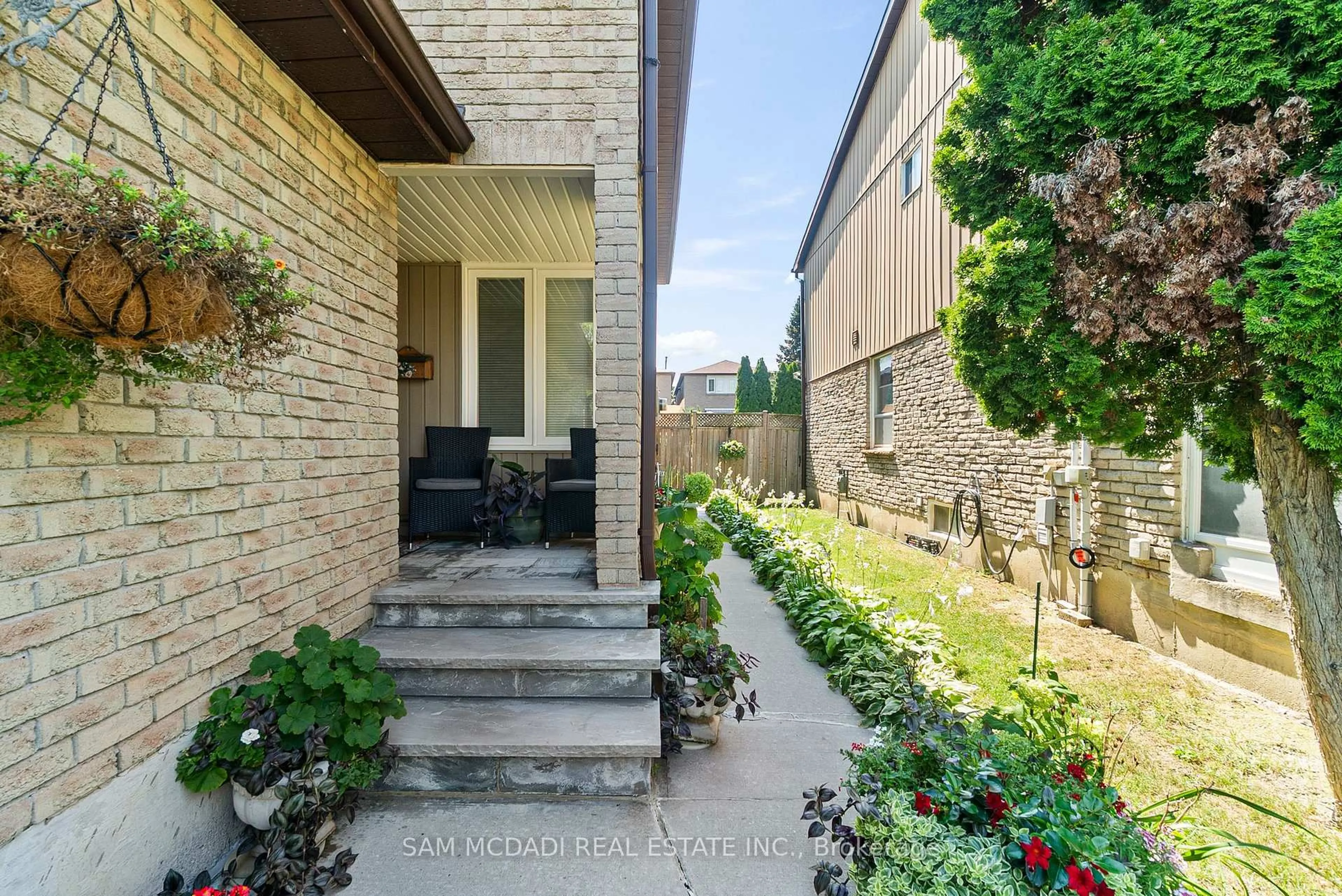 Patio, street for 4260 SHELBY Cres, Mississauga Ontario L4W 3N5