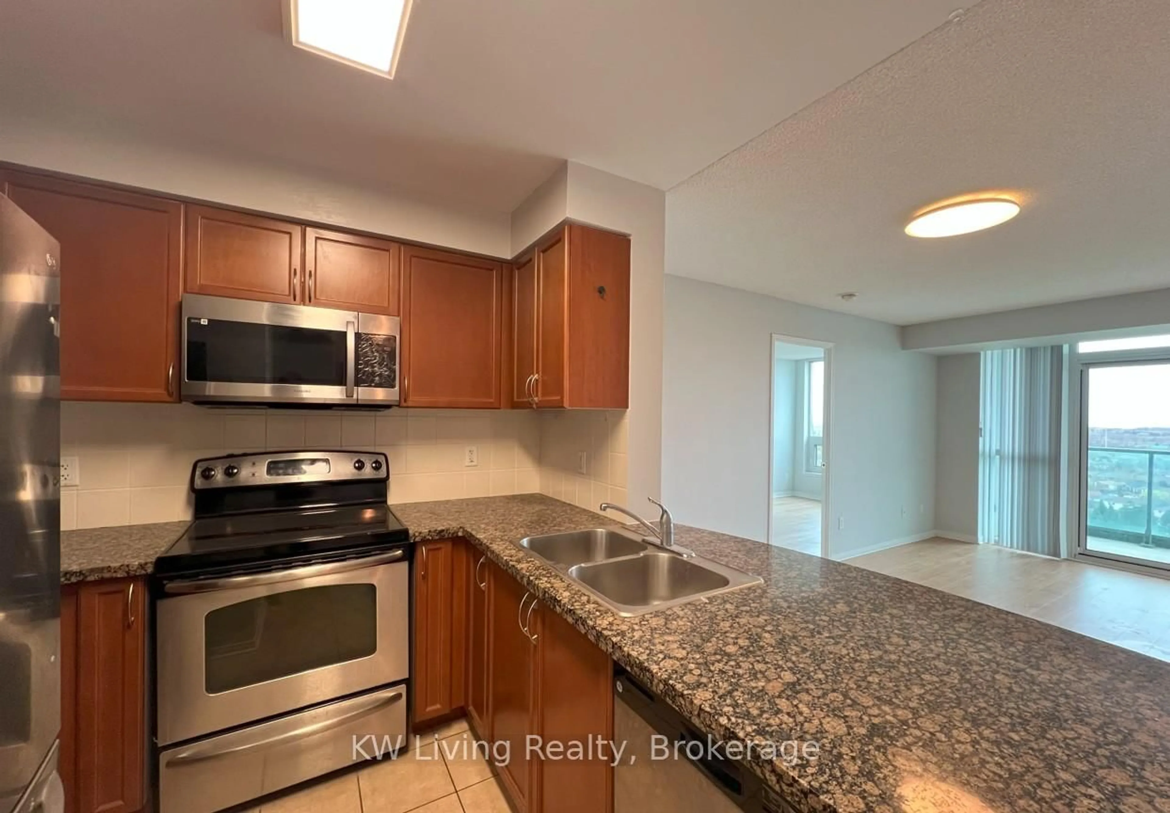 Standard kitchen, unknown for 4900 Glen Erin Dr #1505, Mississauga Ontario L5M 7S2