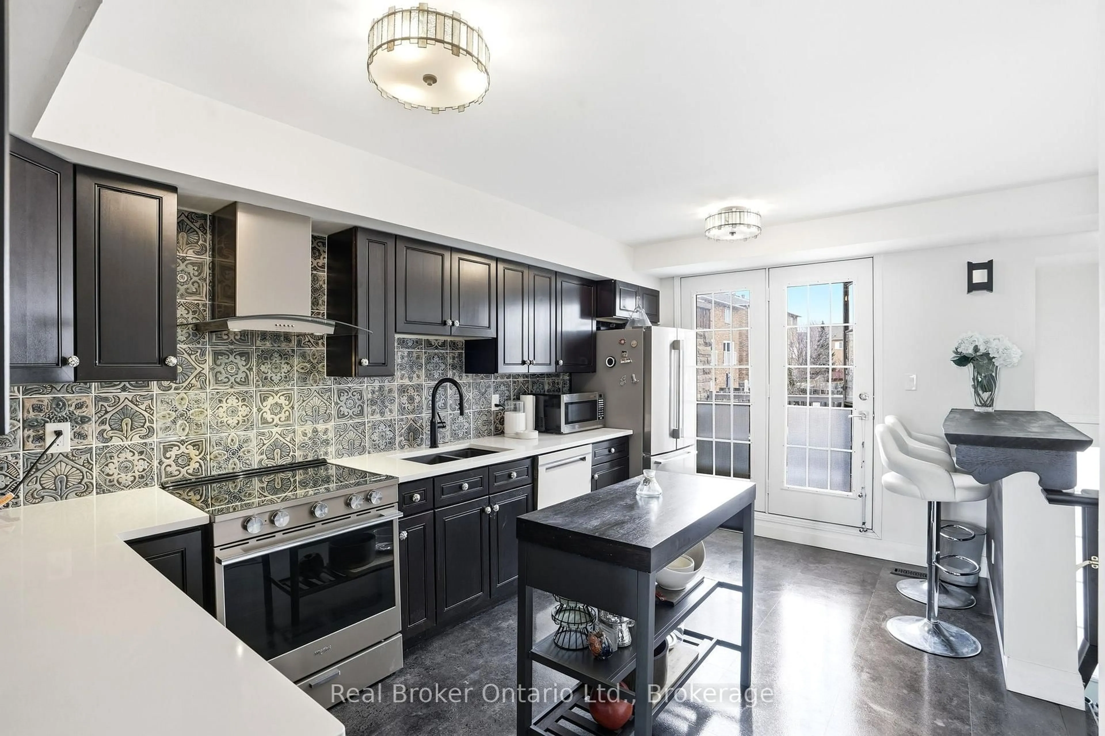 Open concept kitchen, ceramic/tile floor for 435 ENGLISH ROSE Lane #4, Oakville Ontario L6H 7S9