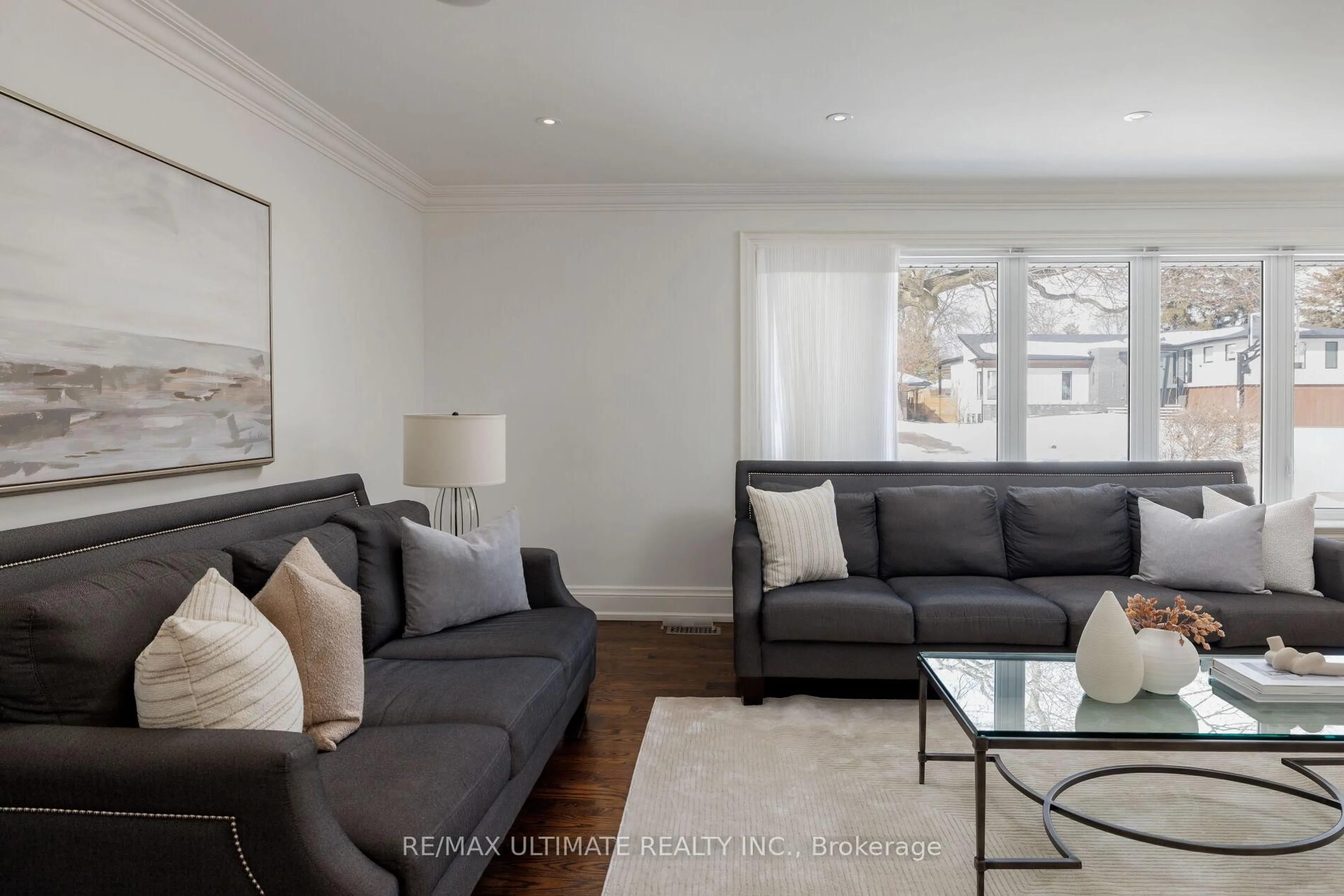 Living room with furniture, unknown for 27 Ravensbourne Cres, Toronto Ontario M9A 2A9