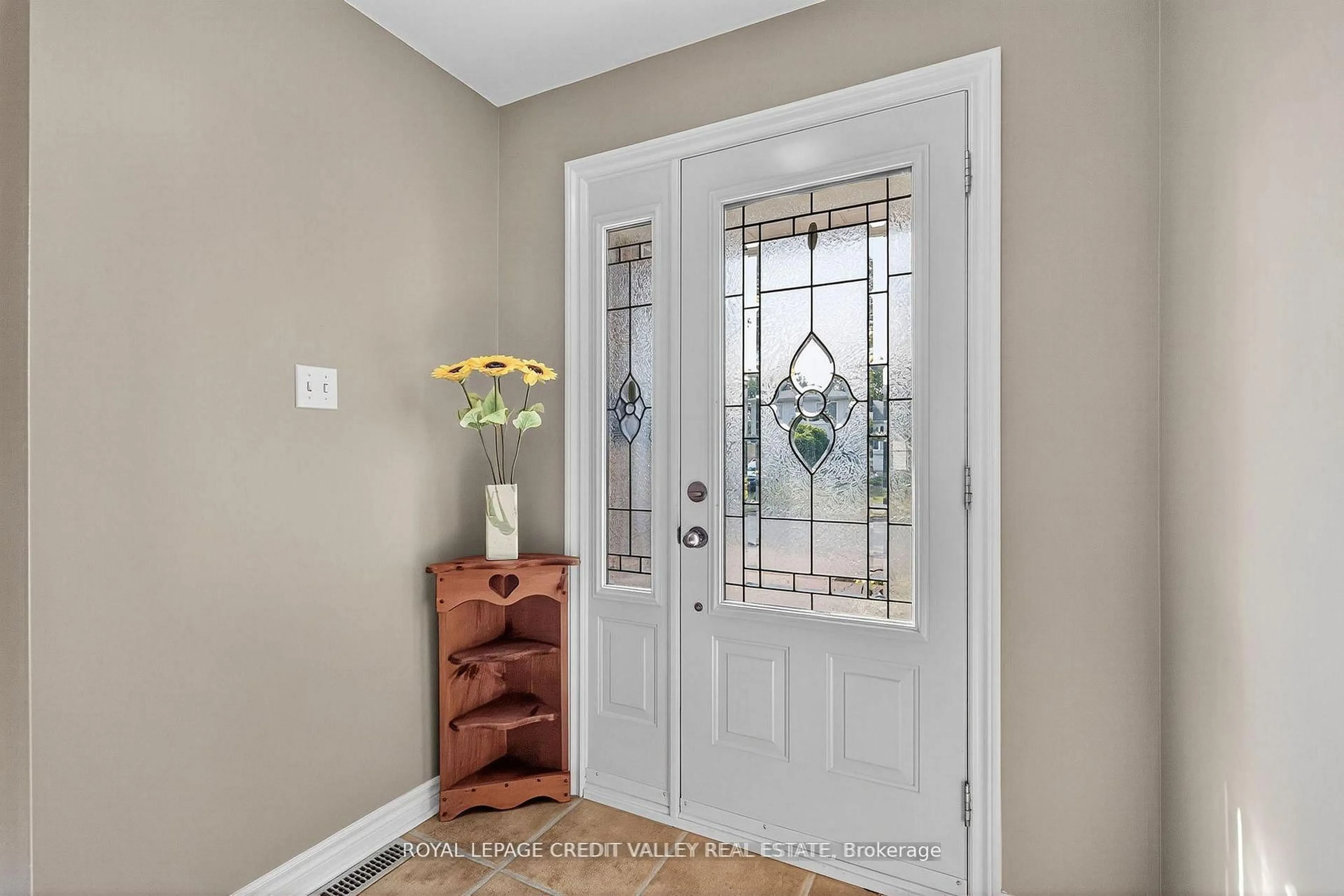 Indoor entryway for 60 Gondola Cres, Brampton Ontario L6S 1W6