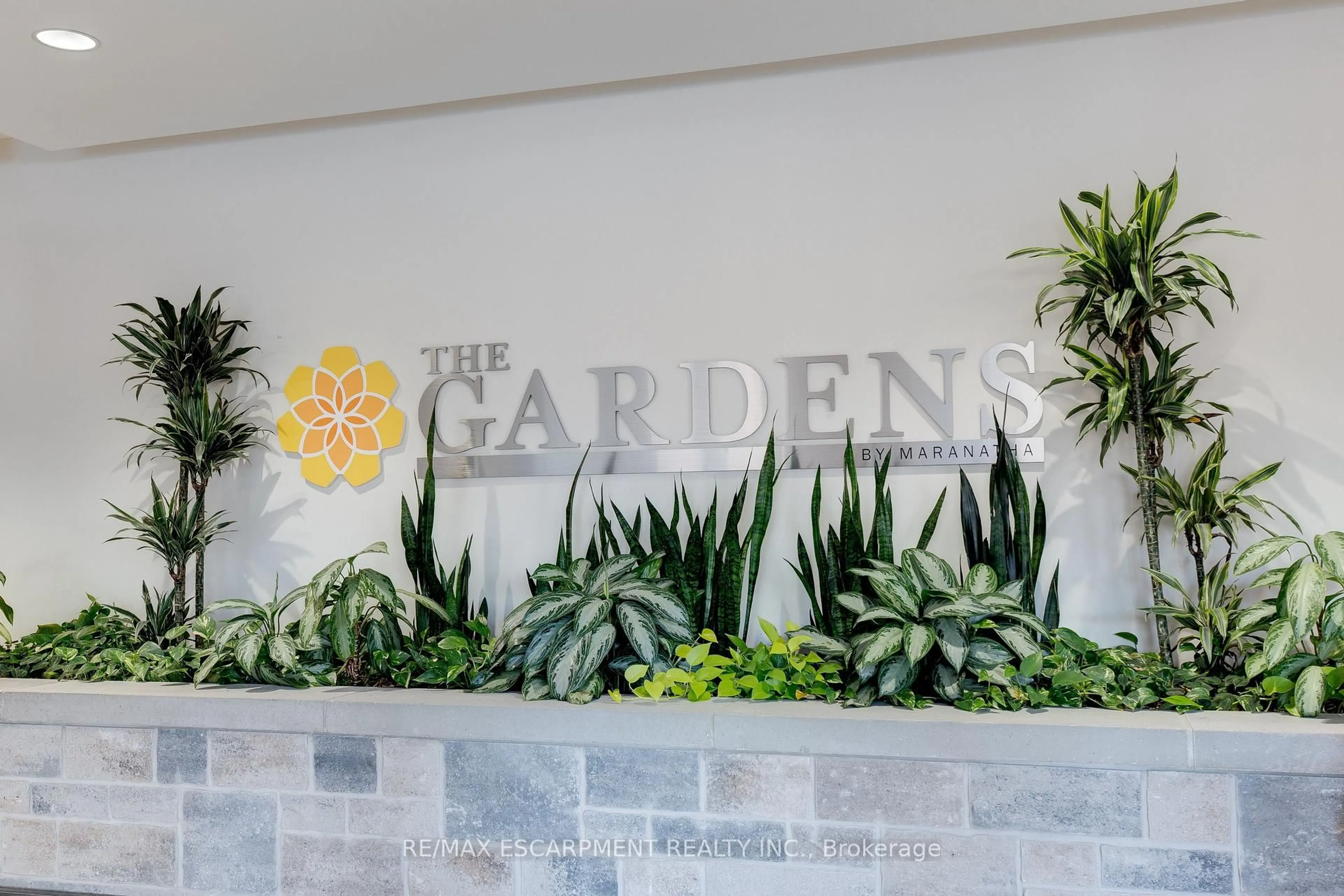 Indoor entryway for 3290 New St #106, Burlington Ontario L7N 1M8