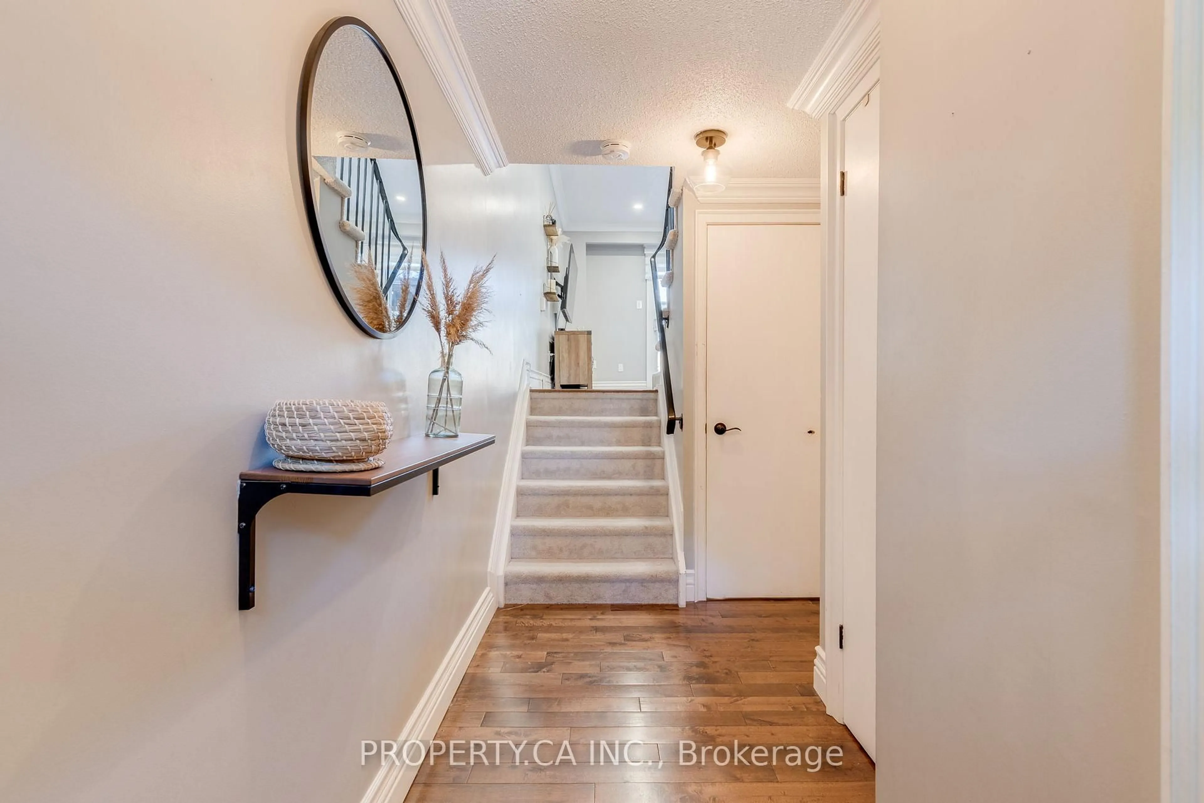 Indoor entryway for 235 Bronte St #45, Milton Ontario L9T 3V8