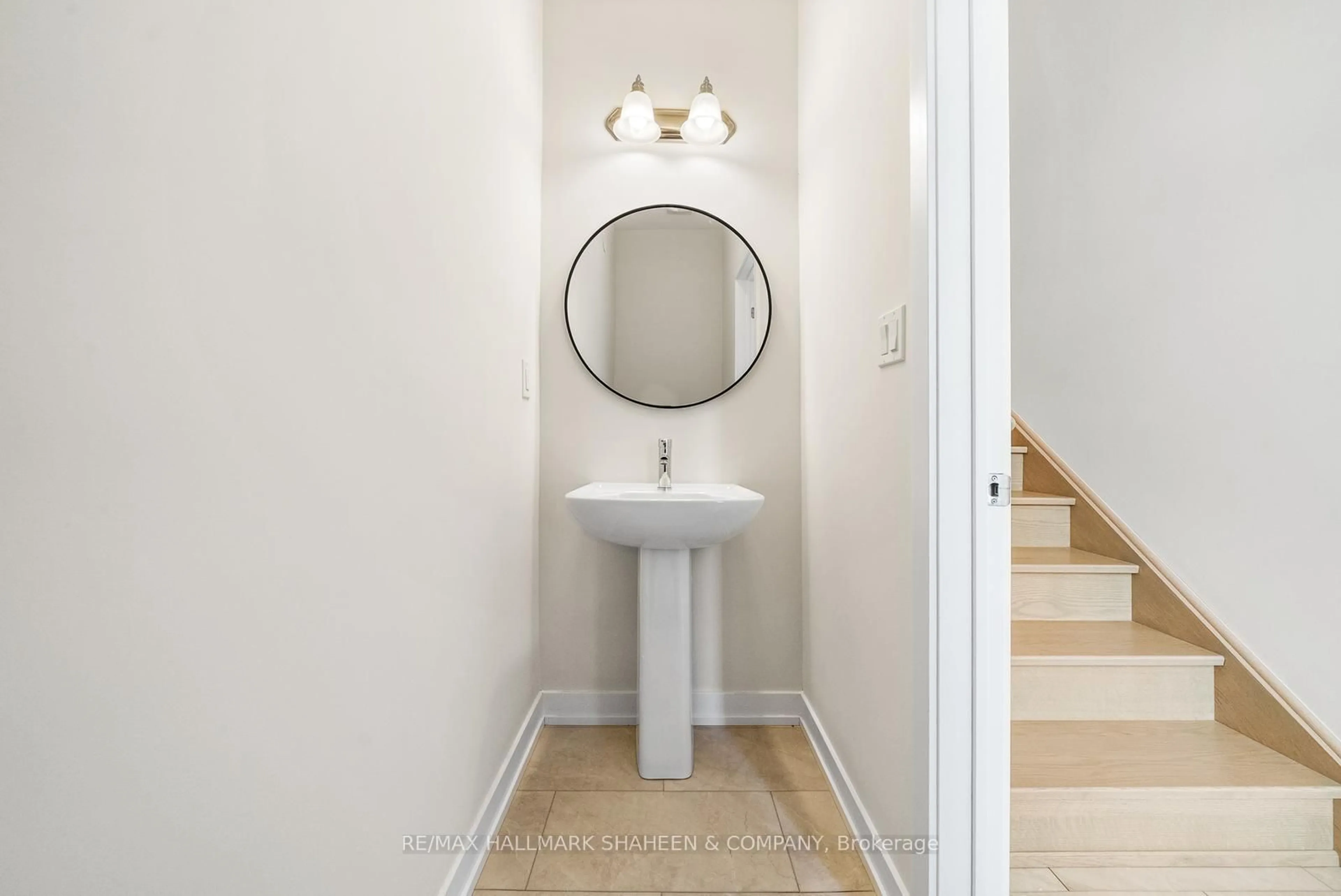 Standard bathroom, unknown for 1354 Kaniv St, Oakville Ontario L6M 5R3