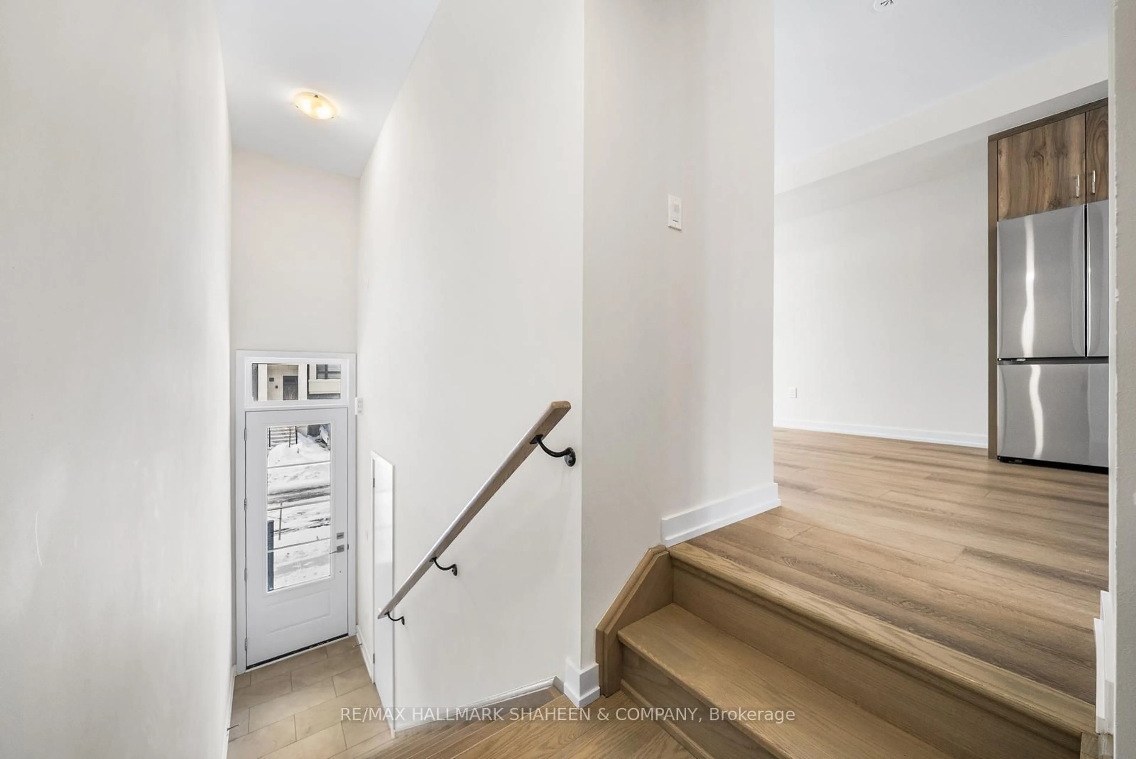 Stairs for 1354 Kaniv St, Oakville Ontario L6M 5R3