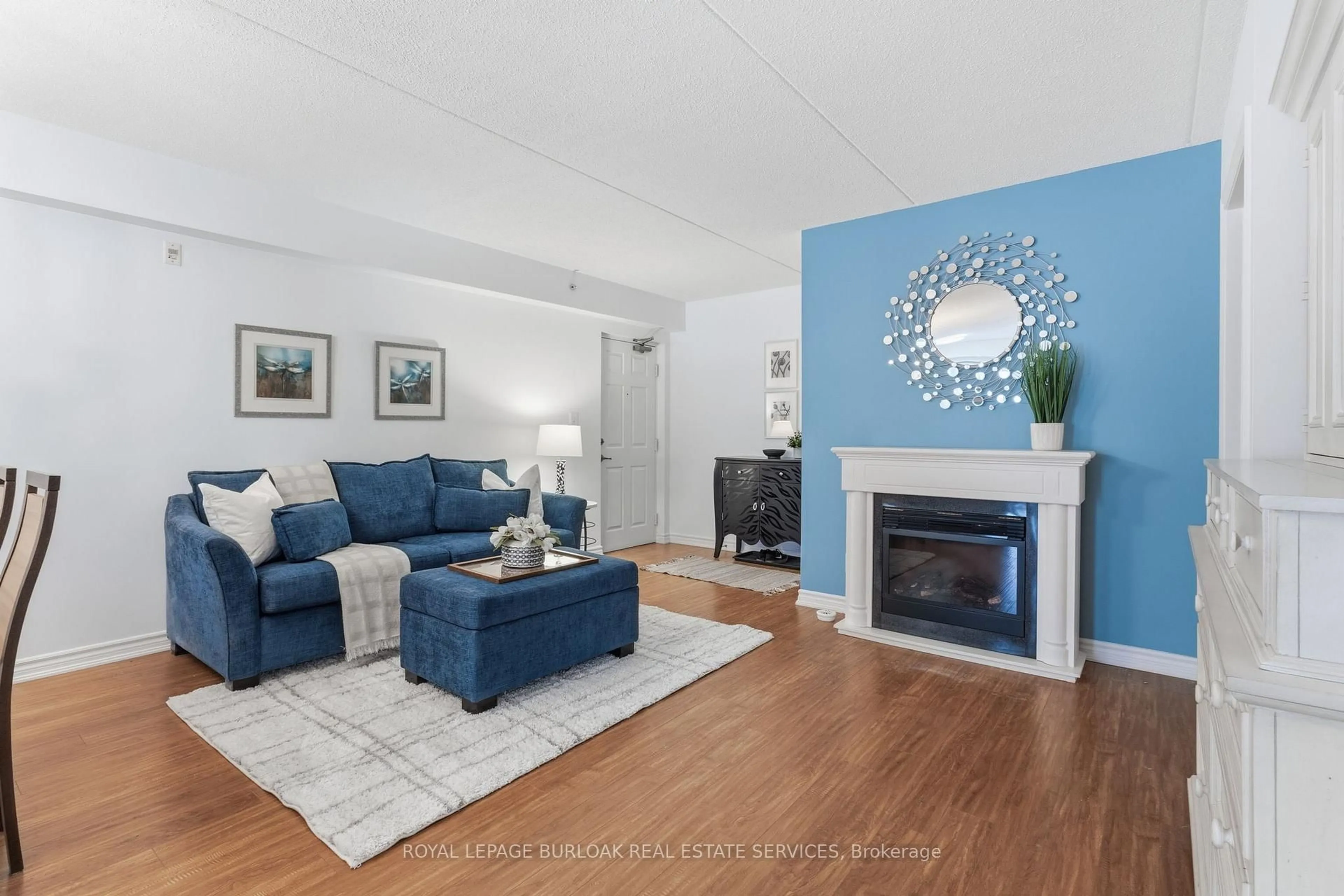 Living room with furniture, wood/laminate floor for 2085 Appleby Line #105, Burlington Ontario L7L 7H4