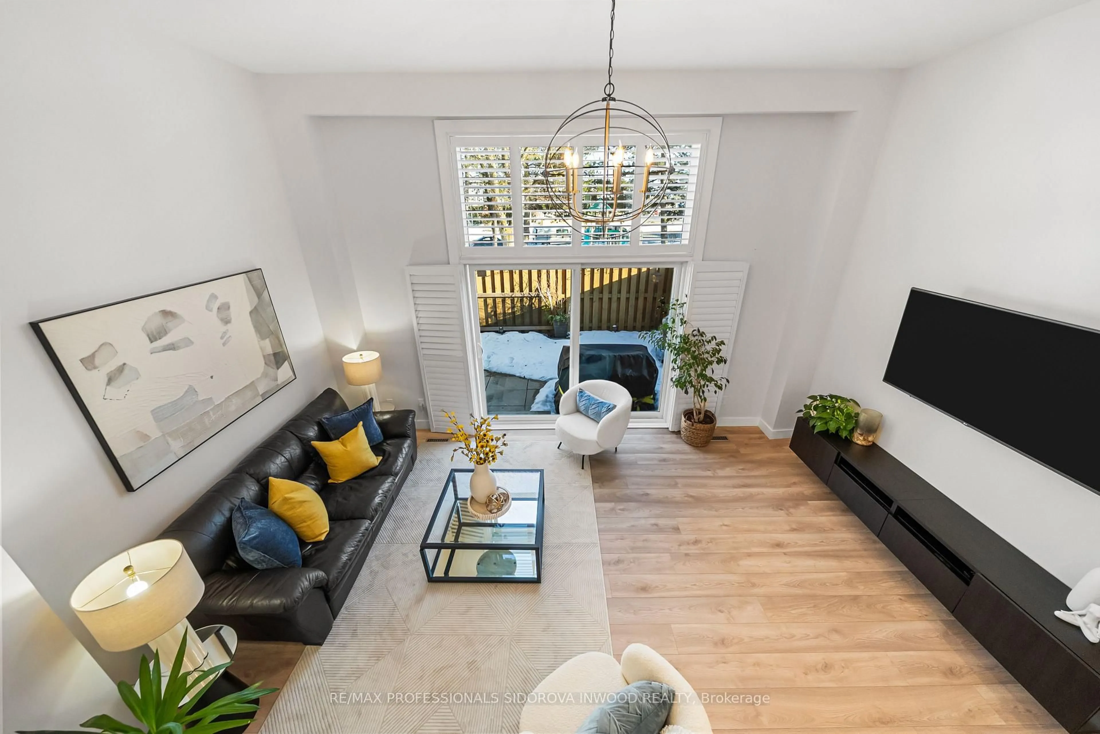 Living room with furniture, unknown for 1485 Gulleden Dr #81, Mississauga Ontario L4X 2T2