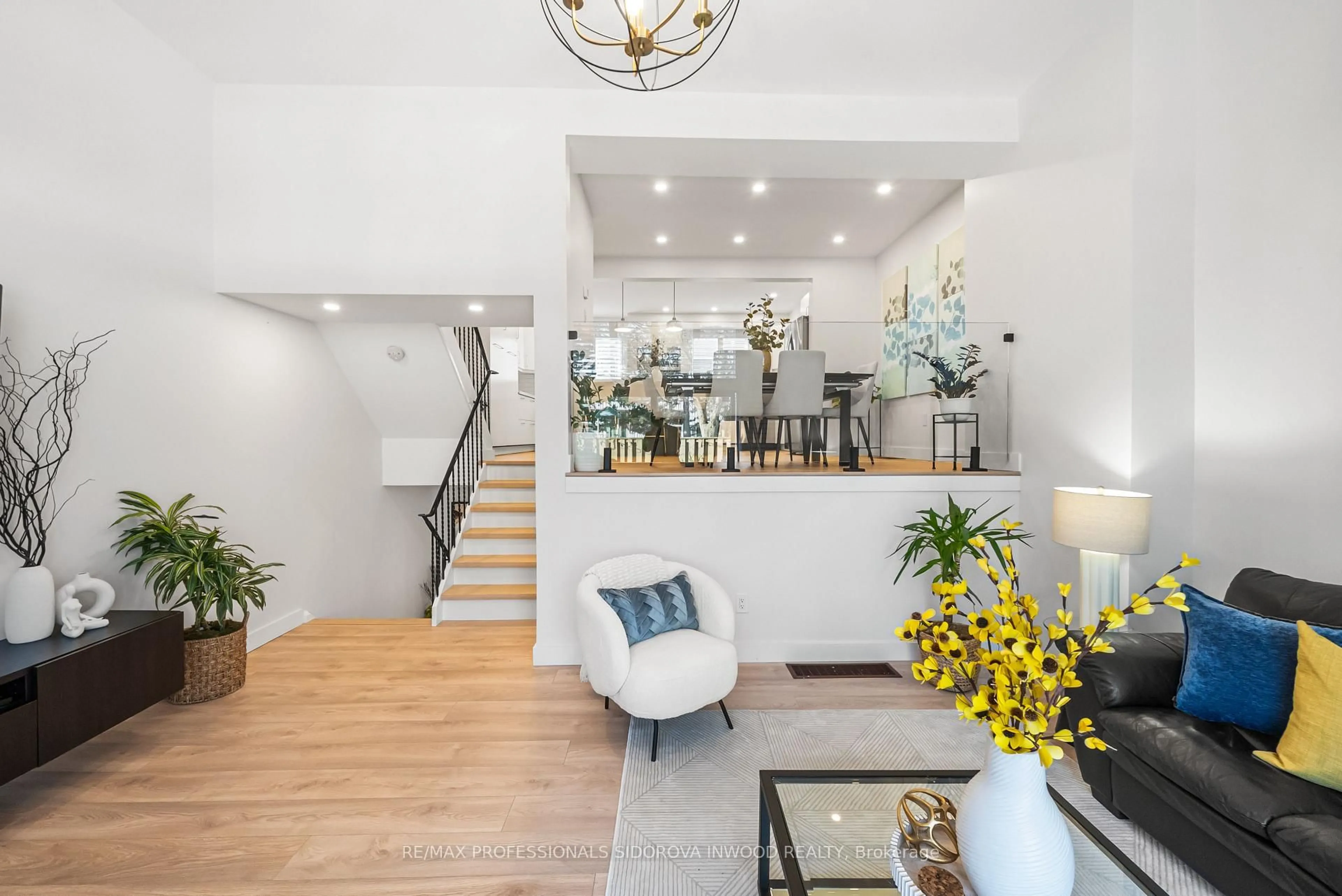 Indoor entryway for 1485 Gulleden Dr #81, Mississauga Ontario L4X 2T2