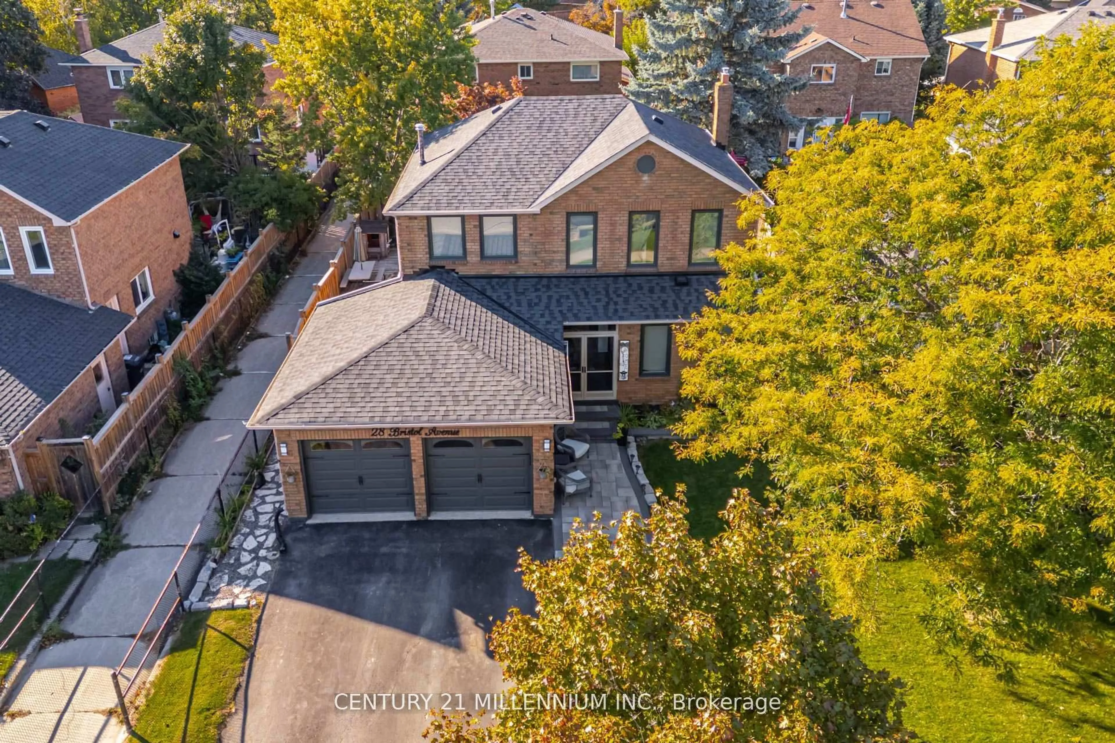A pic from outside/outdoor area/front of a property/back of a property/a pic from drone, street for 28 Bristol Ave, Brampton Ontario L6X 2B3