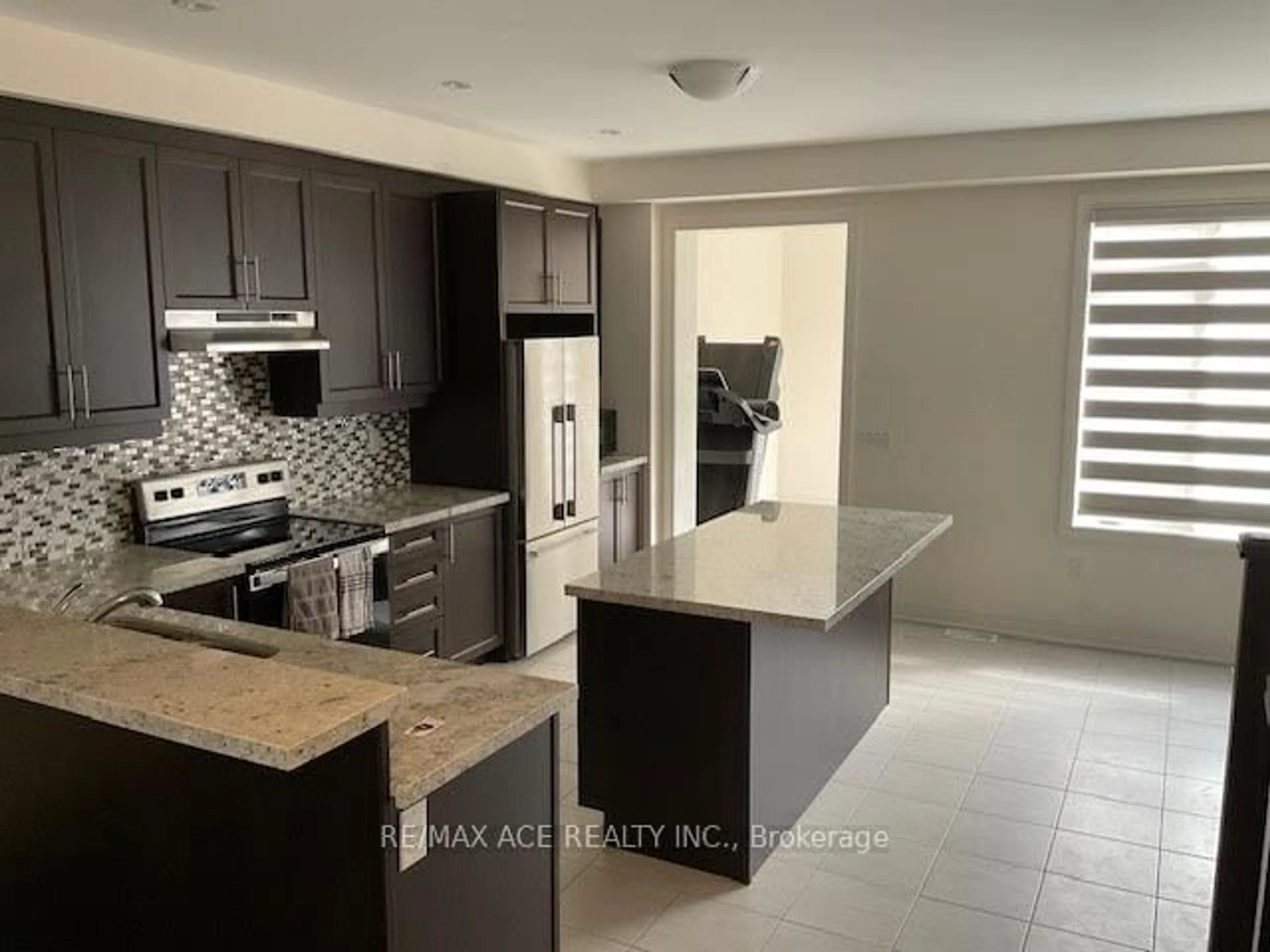 Open concept kitchen, ceramic/tile floor for 88 Pearman Cres, Brampton Ontario L7A 4Z1