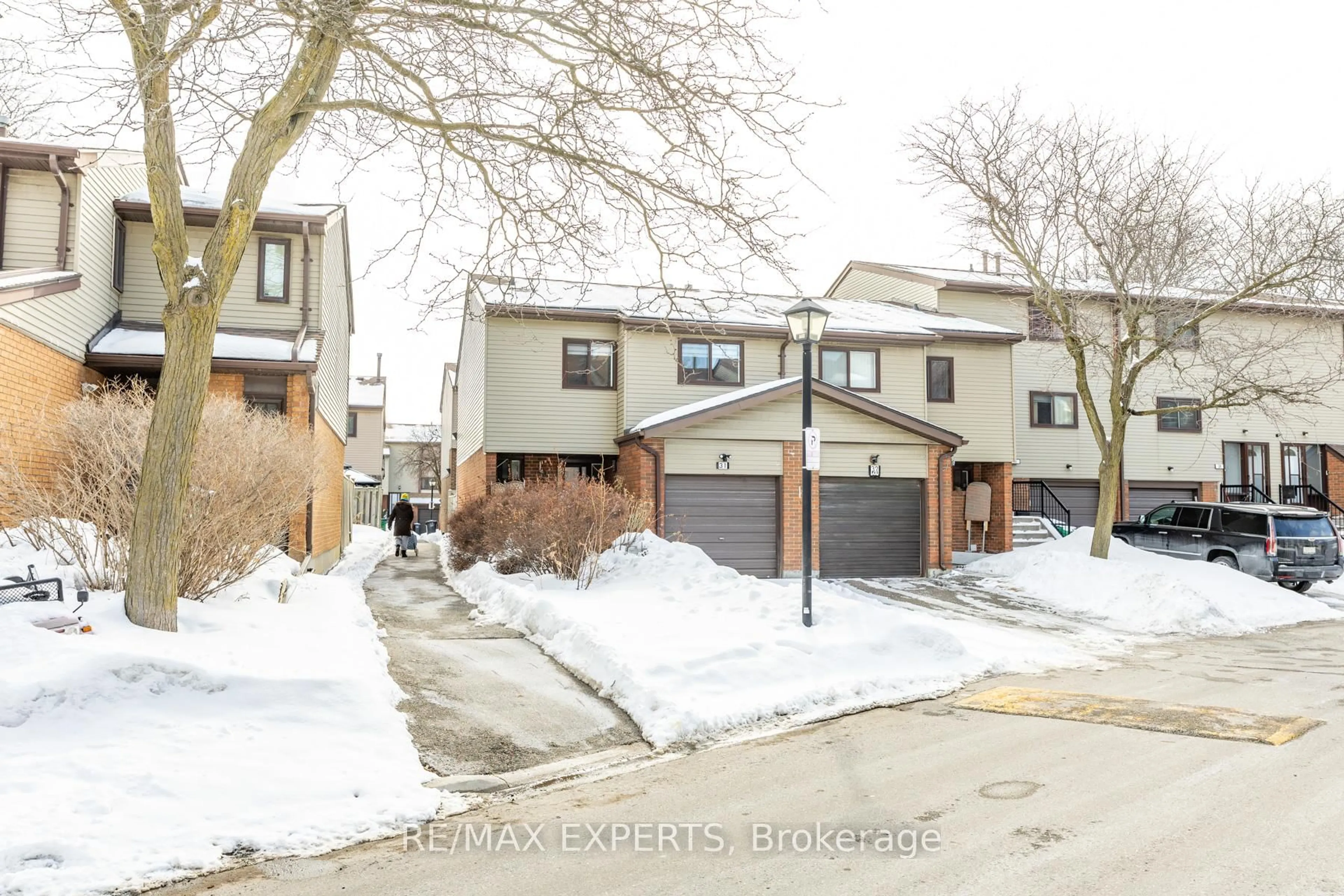 Unknown for 31 Carleton Pl, Brampton Ontario L6T 3Z4